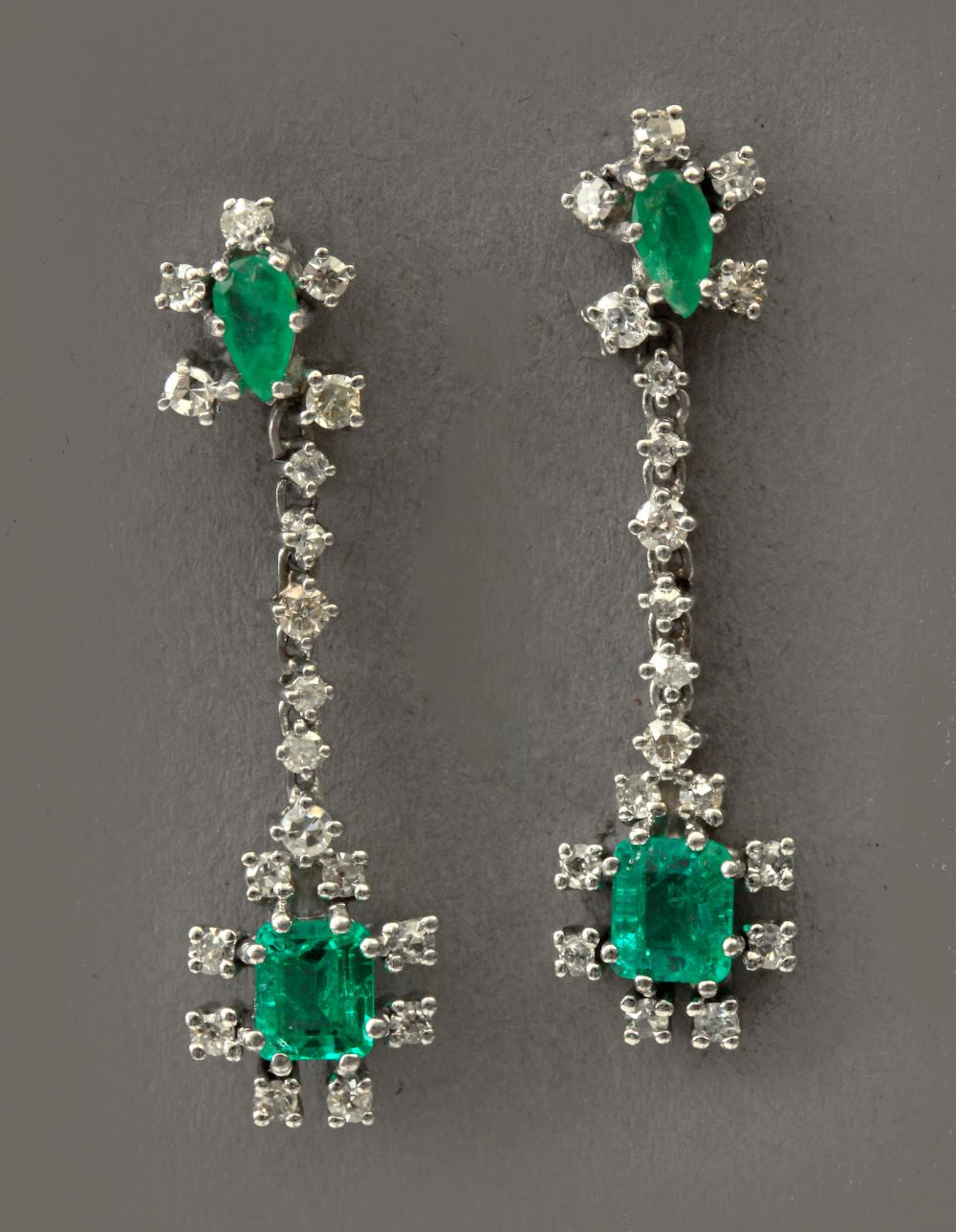 PENDIENTES LARGOS DE DIAMANTES TALLA BRILLANTE Y...