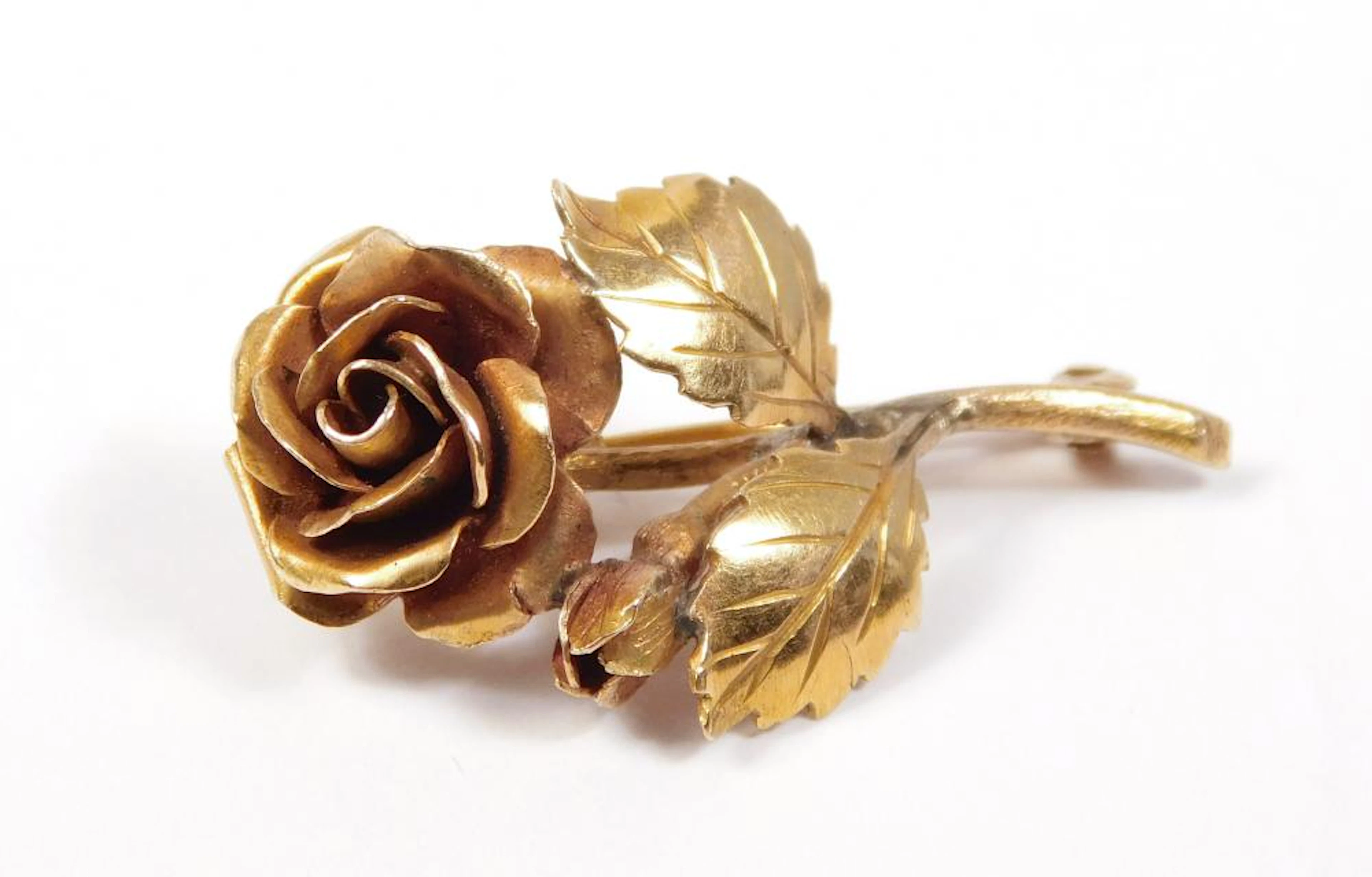 BROCHE "ROSA" en oro amarillo de 18kt Largo: 2.5 cm.