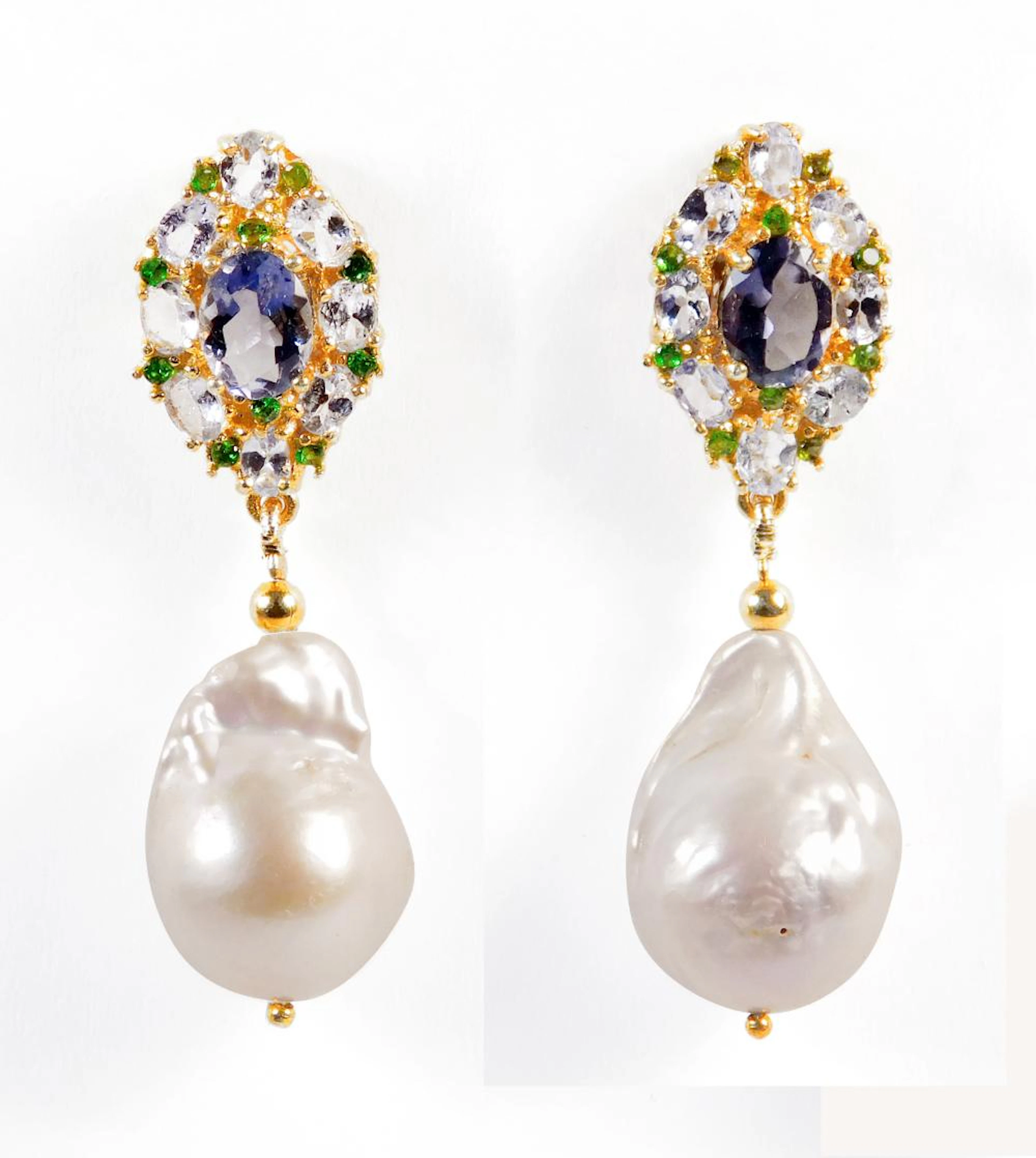 PENDIENTES LARGOS MÓVILES DE TANZANITA Y PERLA BARROCA natural