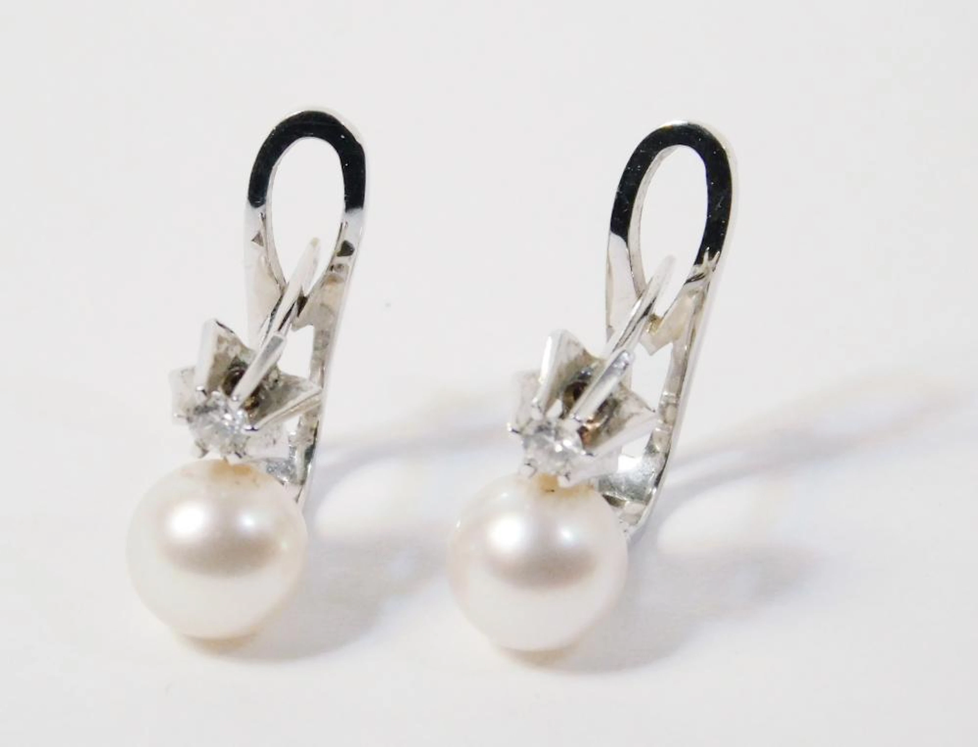 PENDIENTES "TU Y YO" de perla cultivada y brillantes Montura de oro blanco