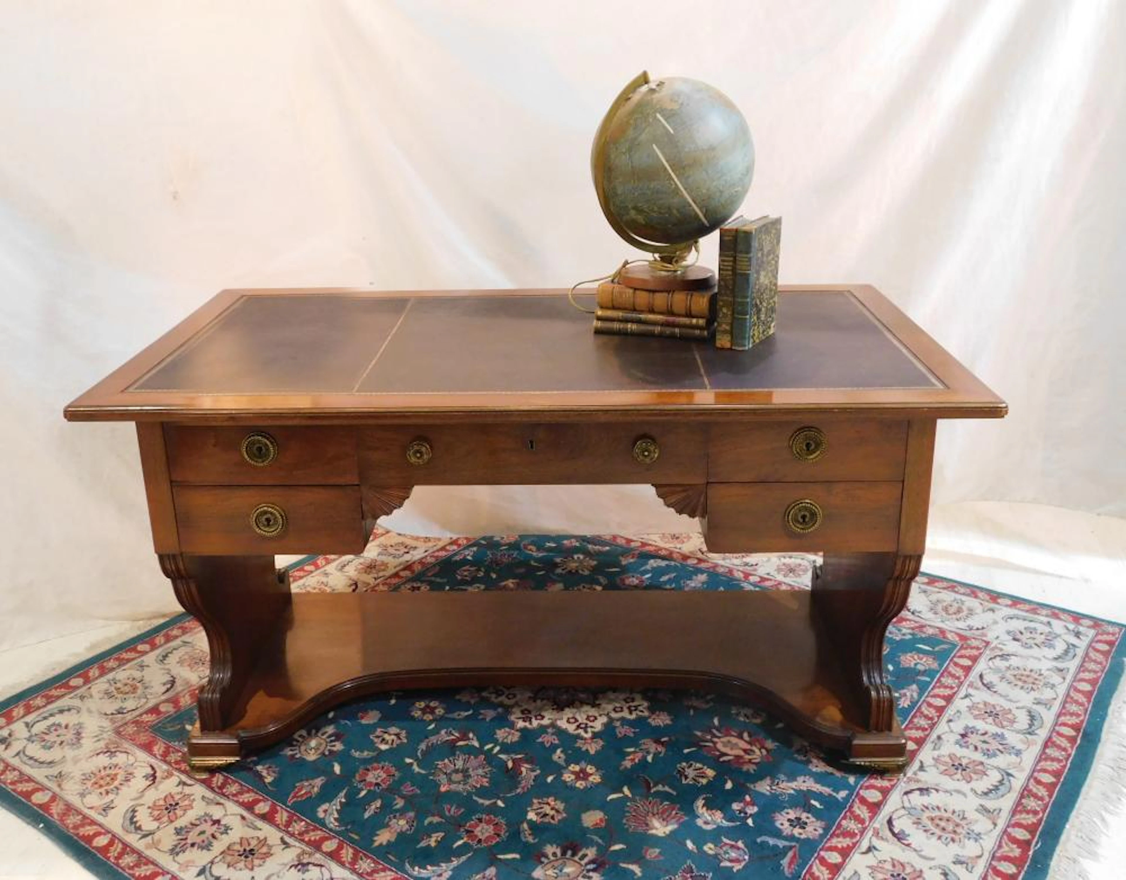 MESA DE DESPACHO INGLESA en madera con tiradores de...