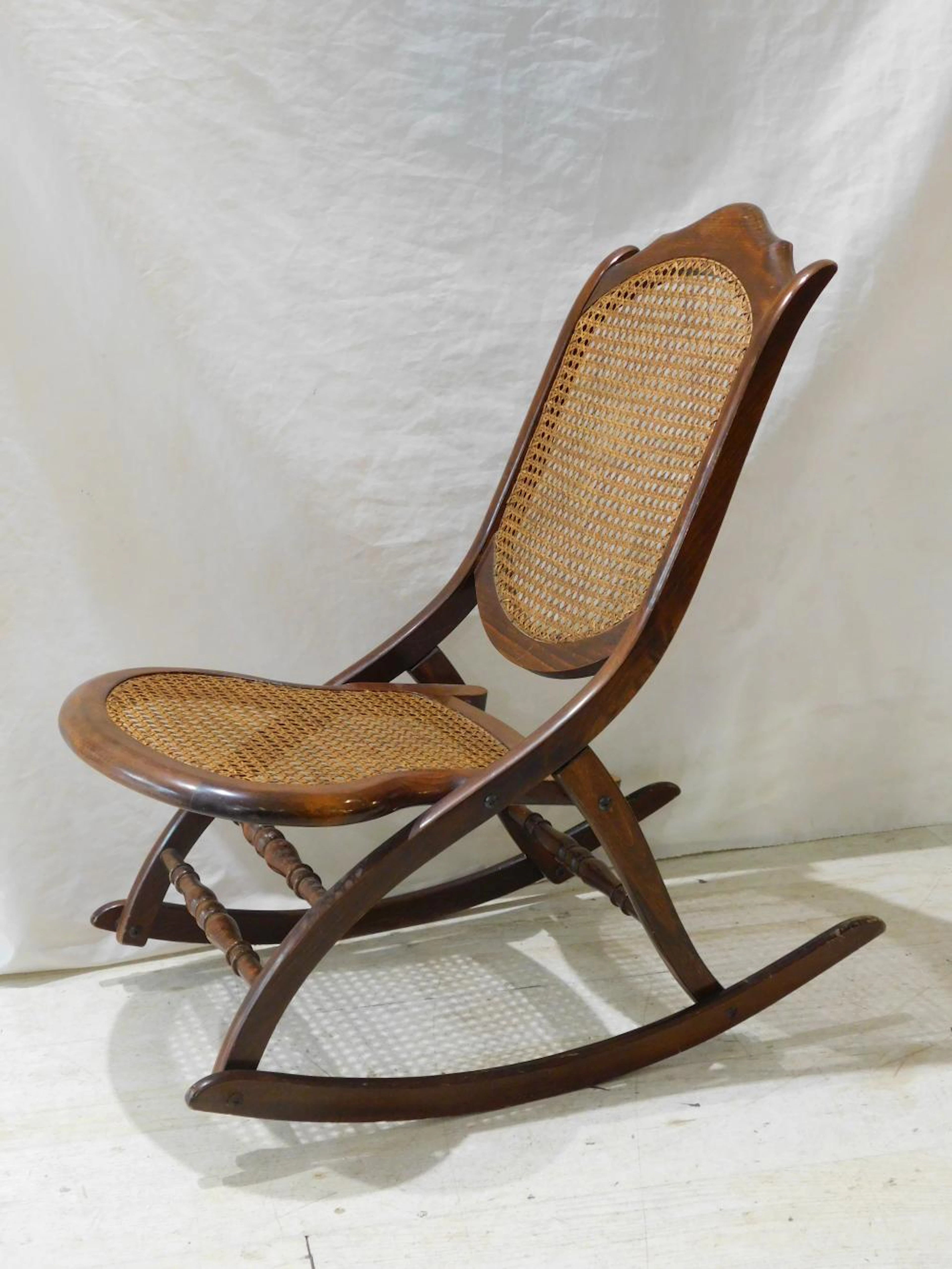 MECEDORA ISABELINA PLEGABLE en madera con asiento y...