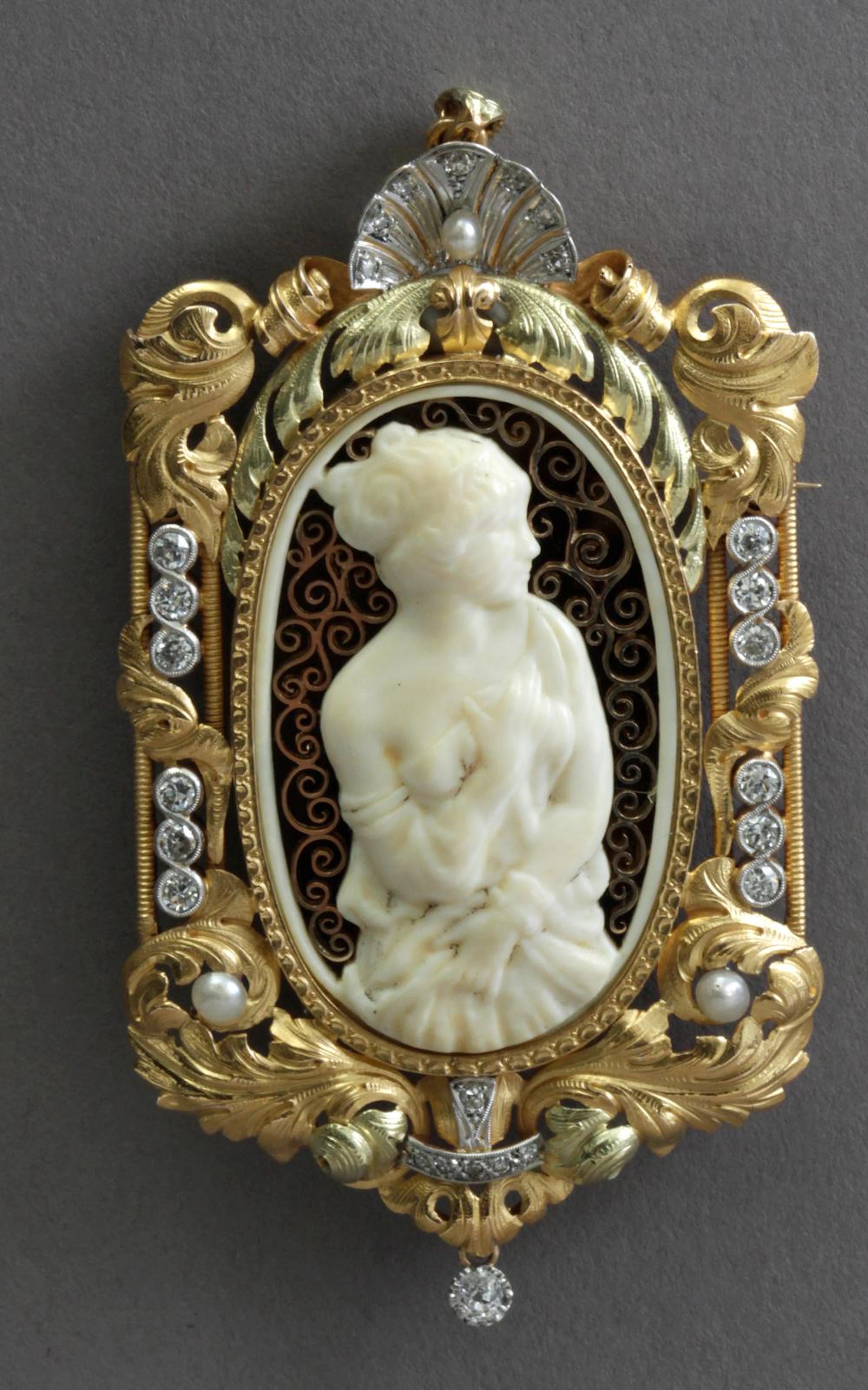 COLGANTE-BROCHE MODERNISTA CON BUSTO DE DAMA CLÁSICO EN...