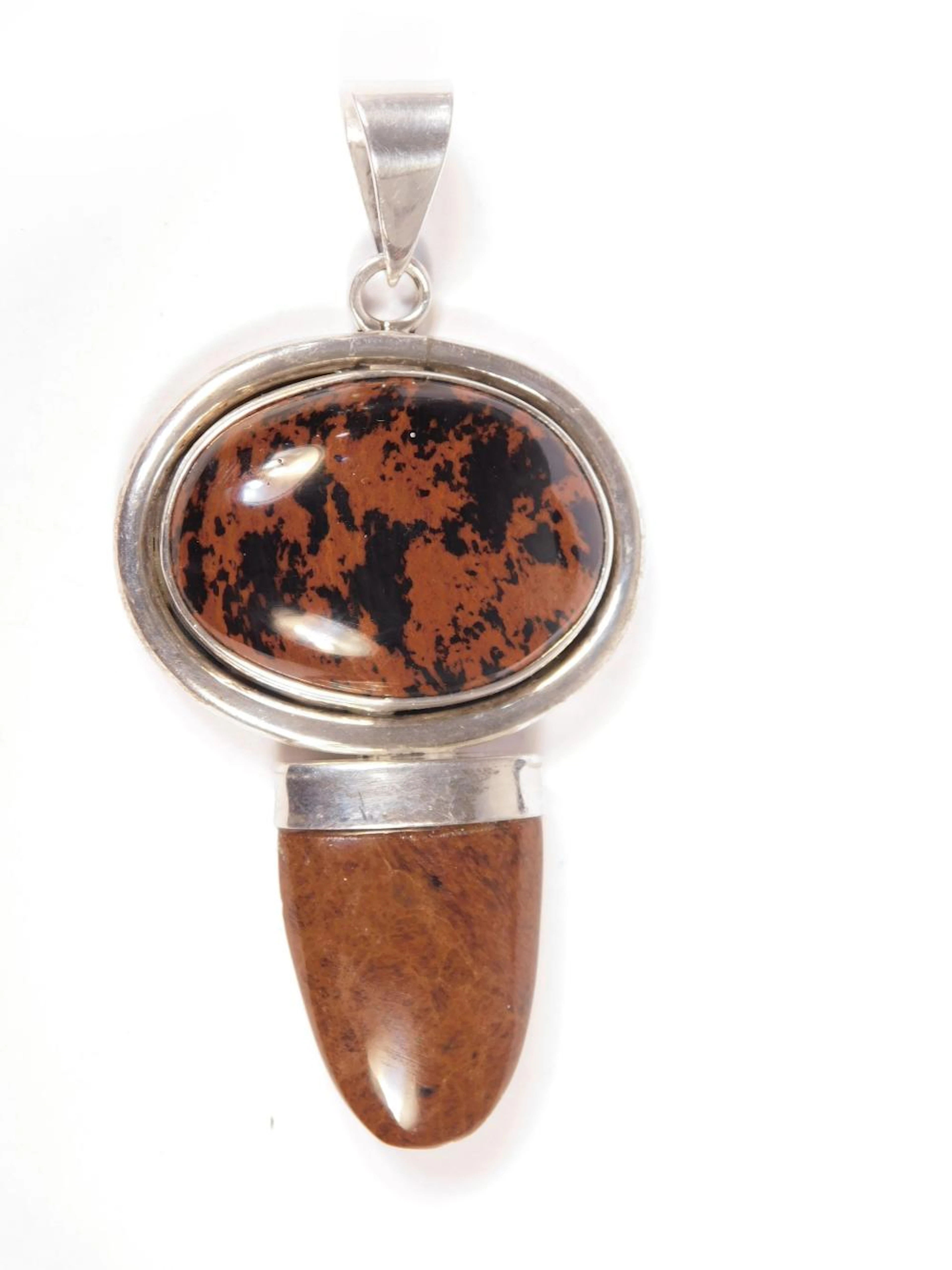 COLGANTE MEXICANO en plata con detalle de obsidiana marrón Largo: 7.5 cm.