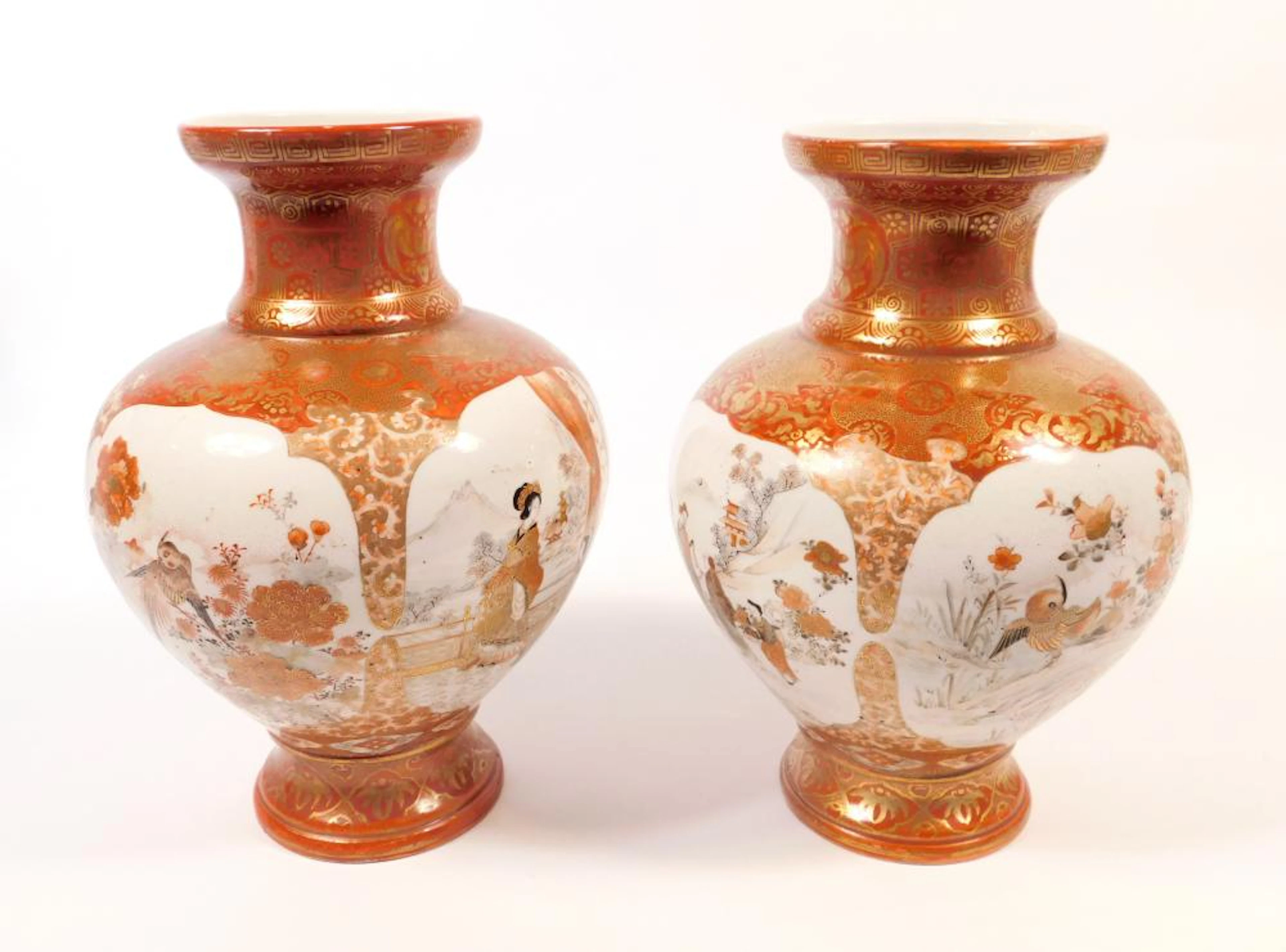 PAREJA DE ANTIGUOS JARRONES ORIENTALES en porcelana...