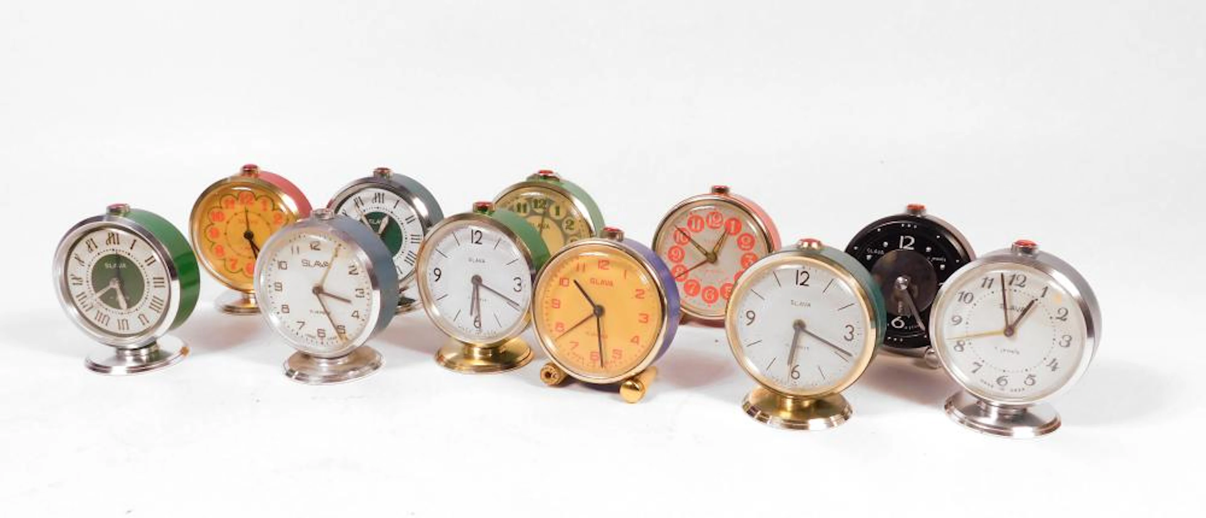 COLECCIÓN DE 11 RELOJES DESPERTADOR SLAVA AÑOS 60 11...