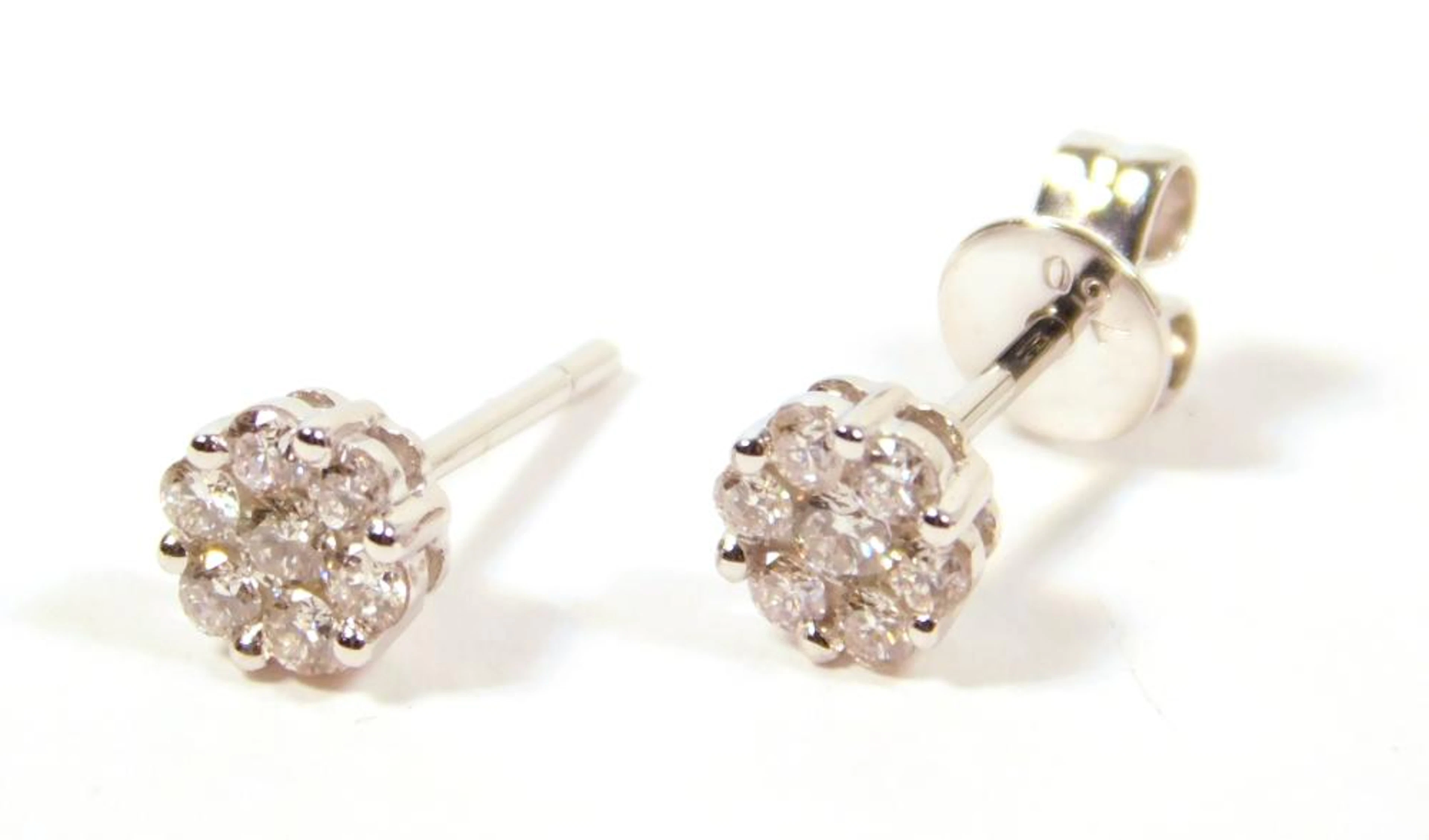 PENDIENTES ROSETÓN en oro blanco y brillantes peso total brillantes: 0.26 cts