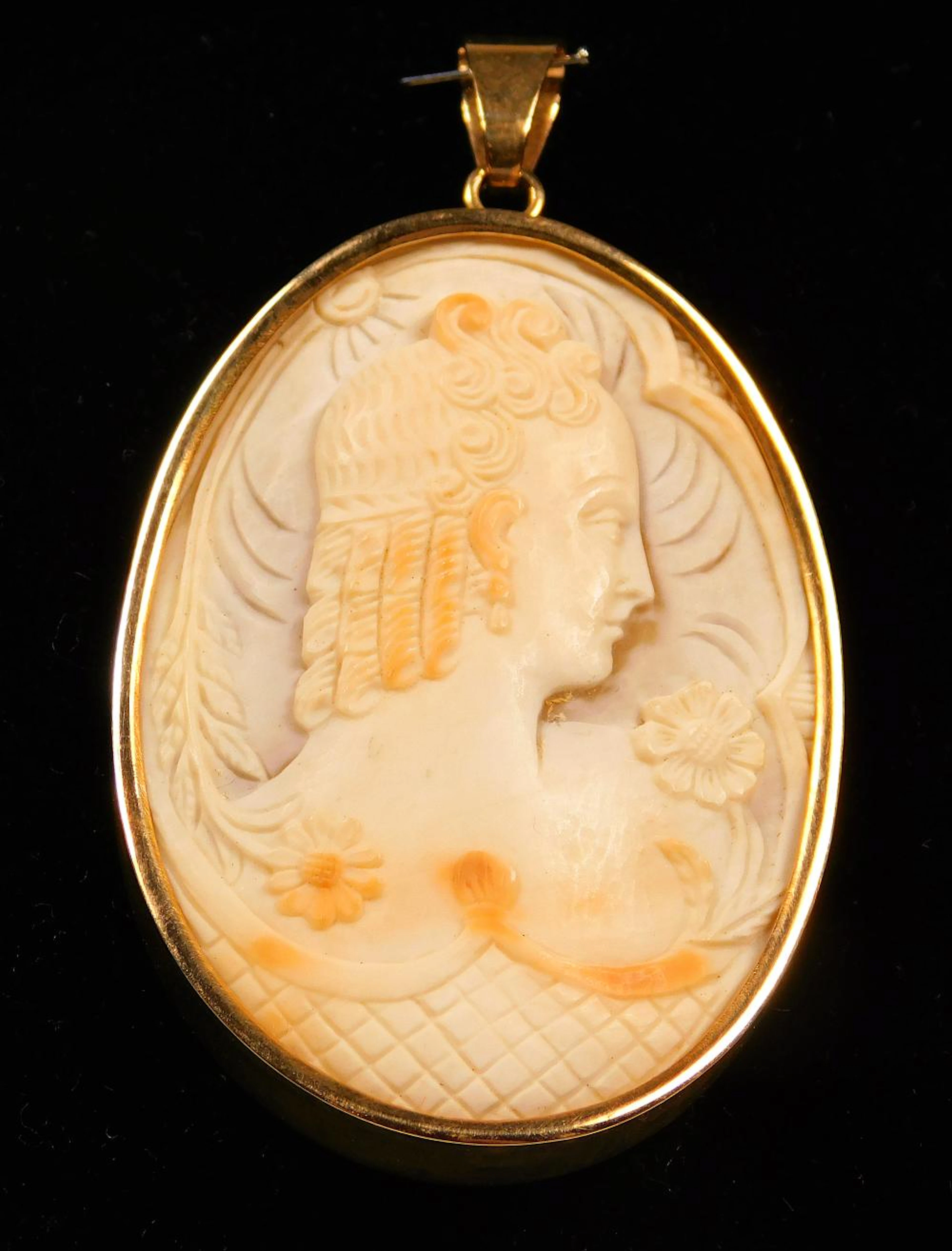 GRAN CAMAFÉO ANTIGUO CON BUSTO DE DAMA y montura de oro amarillo