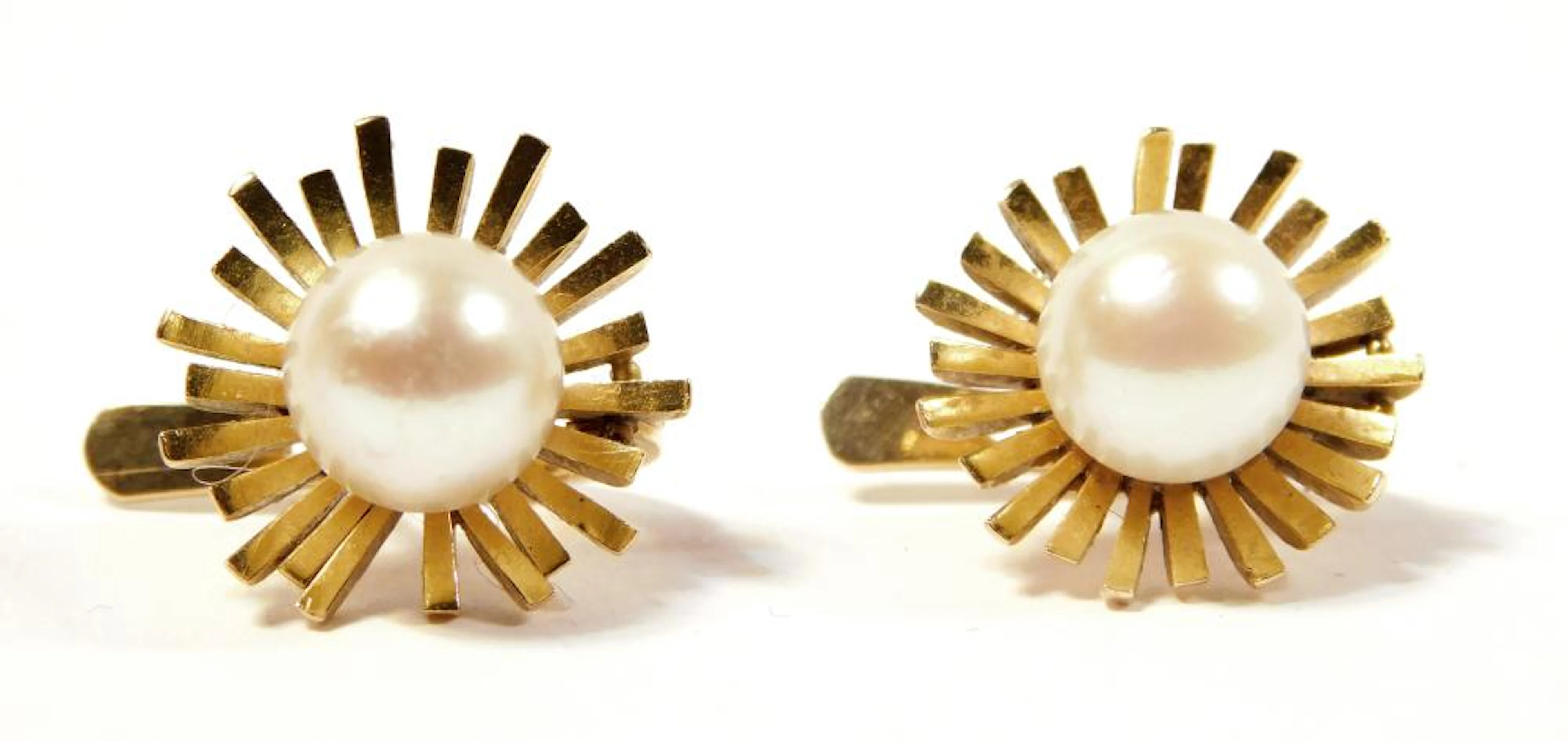 PENDIENTES en oro amarillo con perla de río central