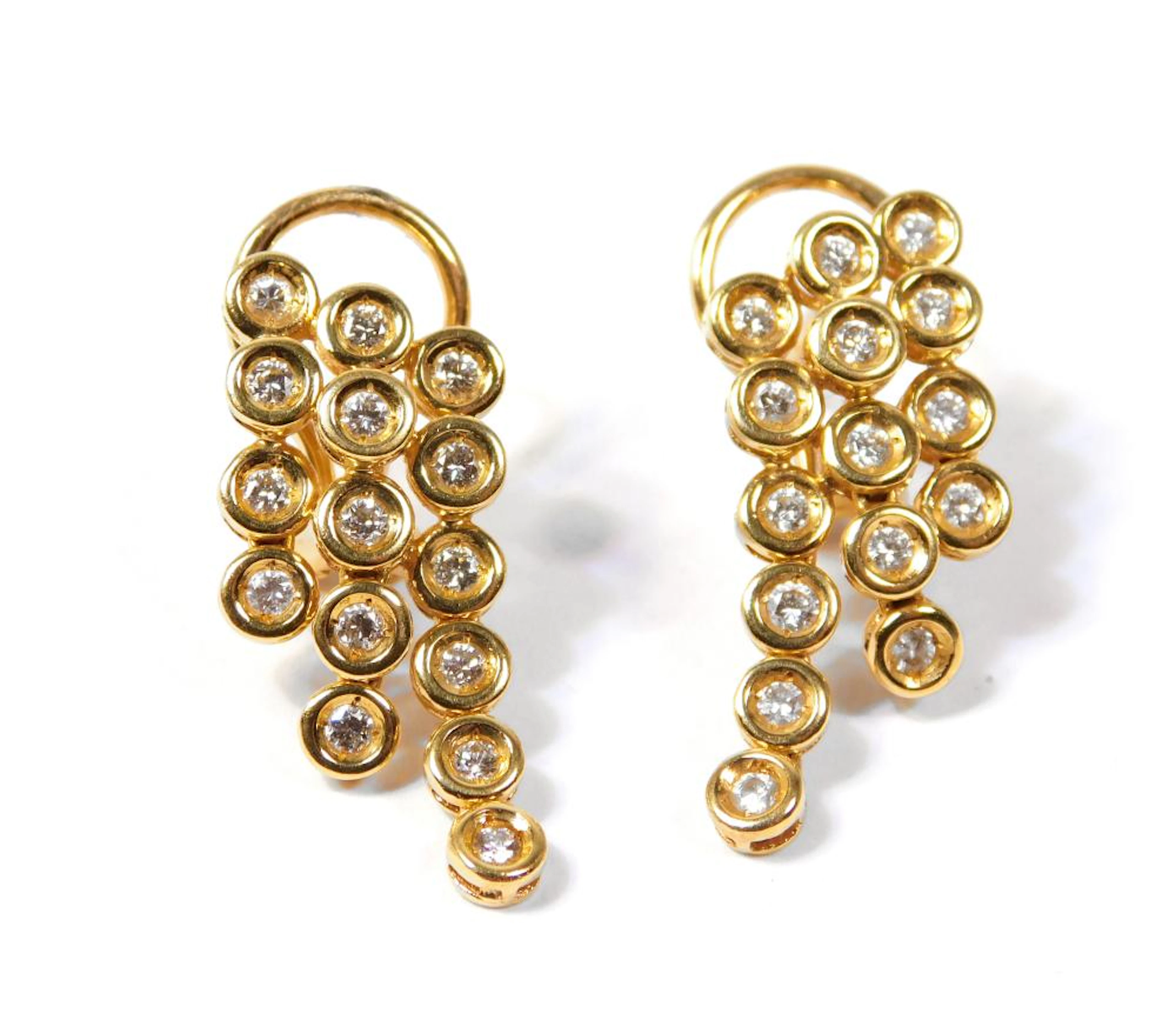 PENDIENTES FORMADOS POR TRES TIRAS DE BRILLANTES con...