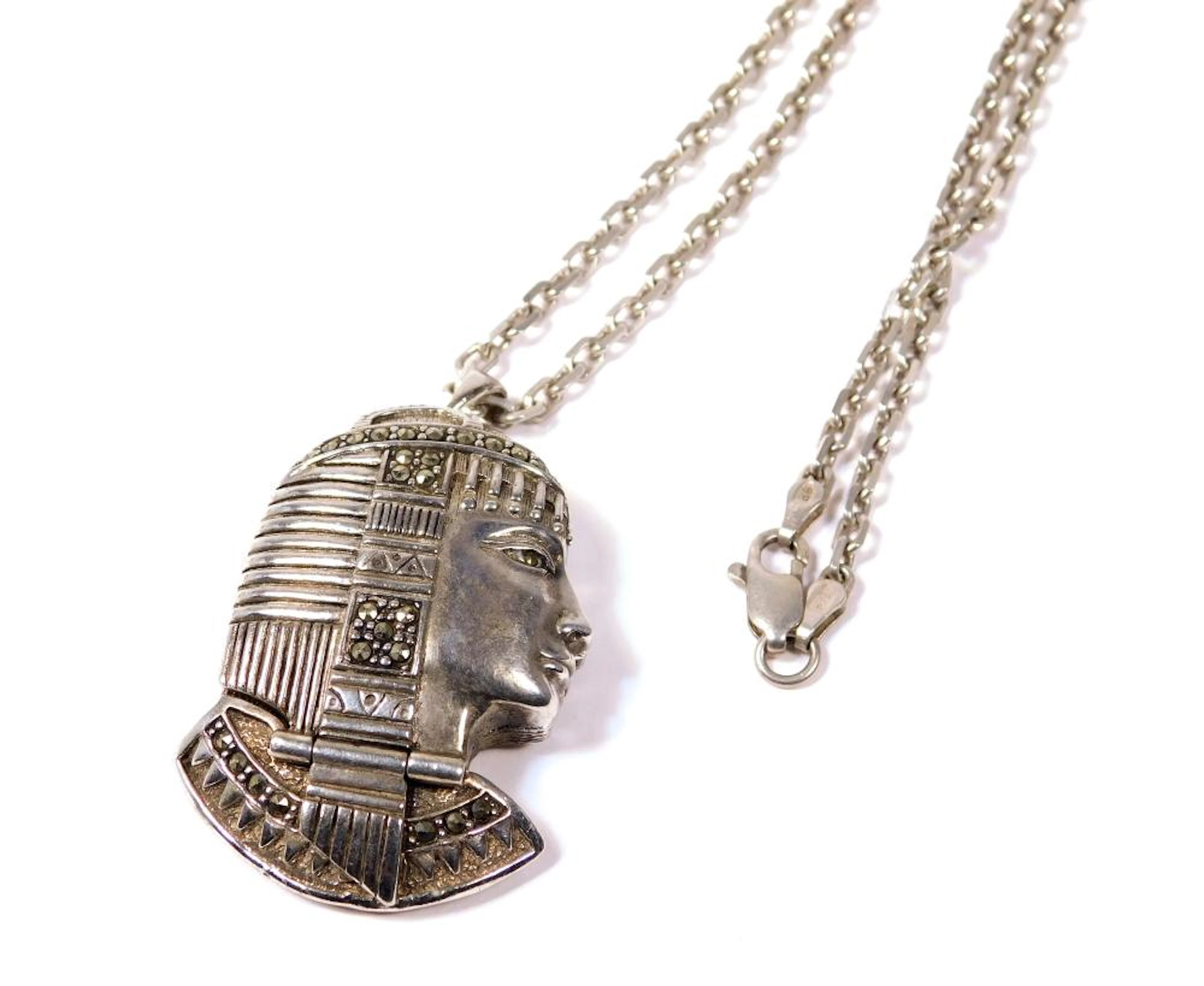 RELOJ COLGANTE CON BUSTO DE NEFERTITI CON CADENA en plata Mecanismo de cuarzo