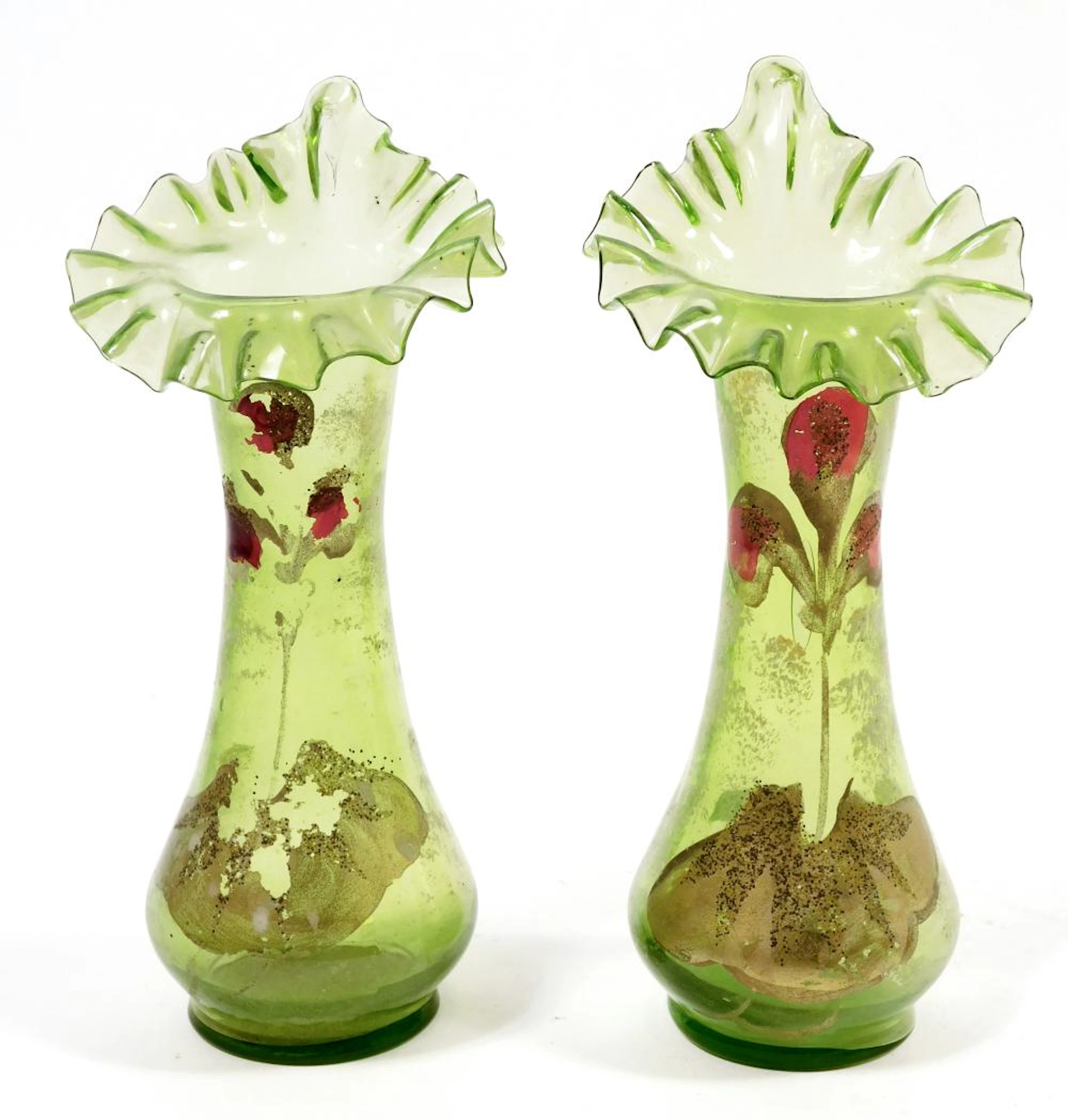 PAREJA DE JARRONES CIRCA 1900 en cristal verde con...