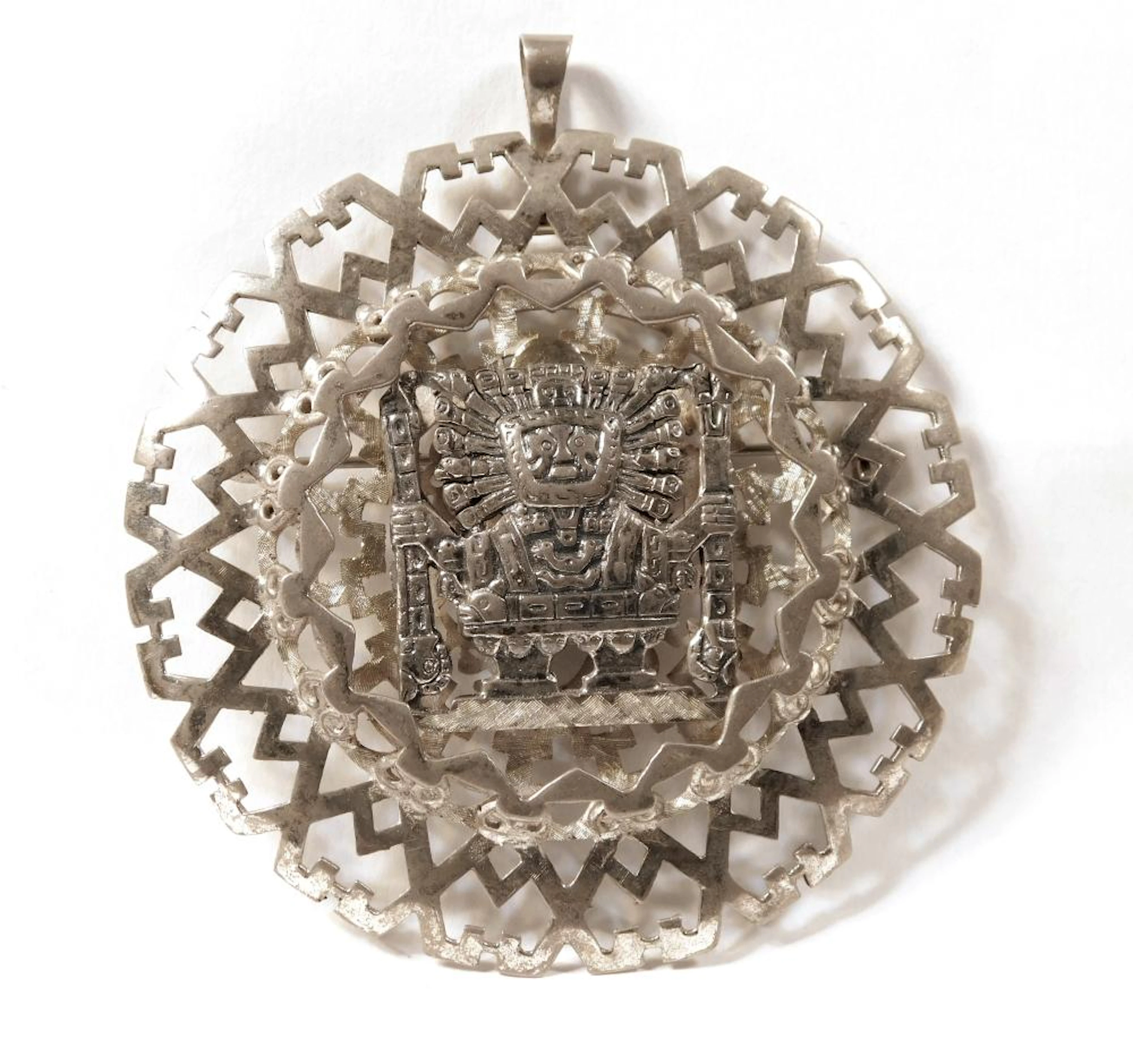 GRAN COLGANTE-BROCHE MEXICANO en plata calada 7.5 cm.