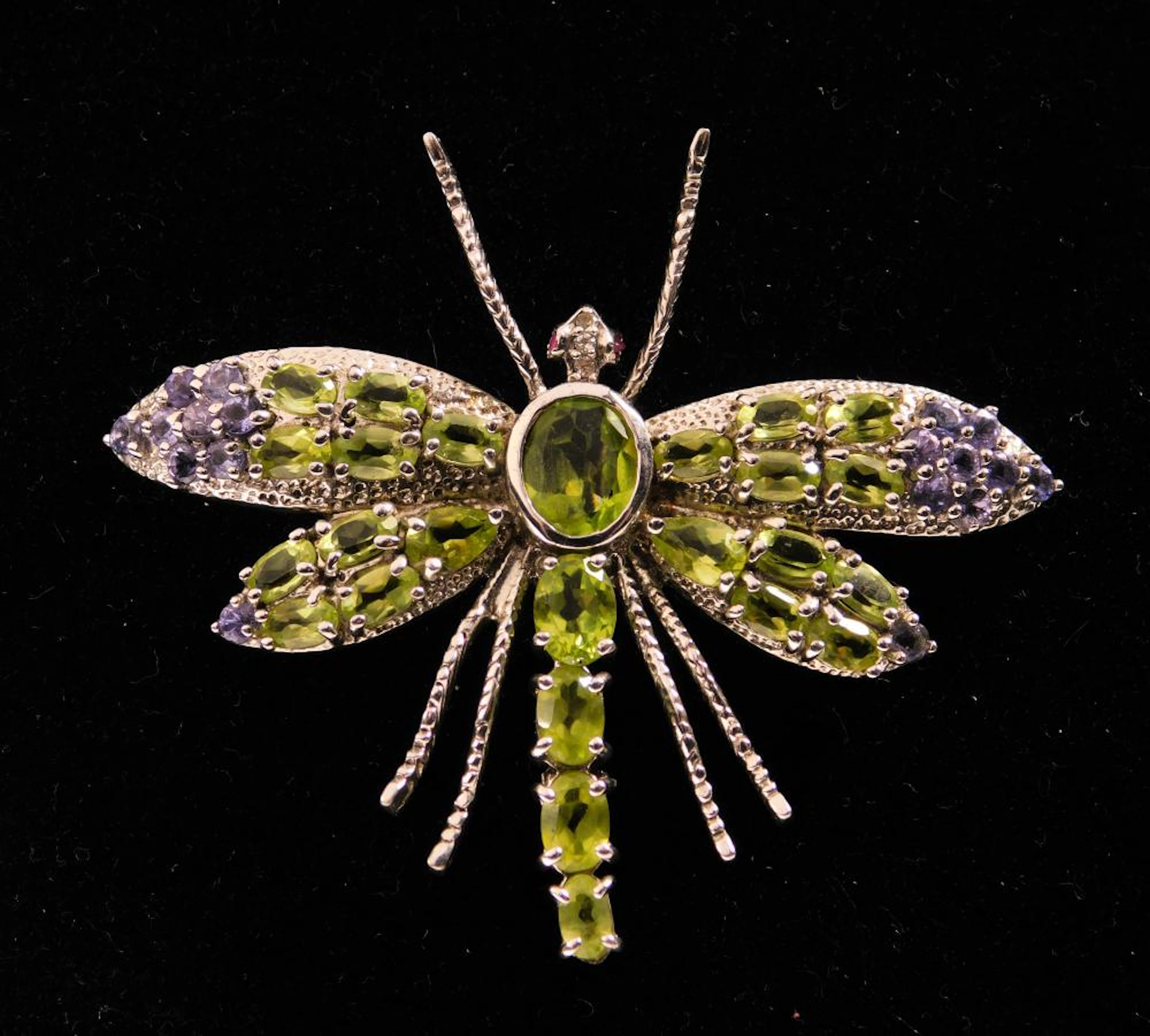 BROCHE "LIBÉLULA" decorado con peridotos y tanzanitas en plata de Ley 925k