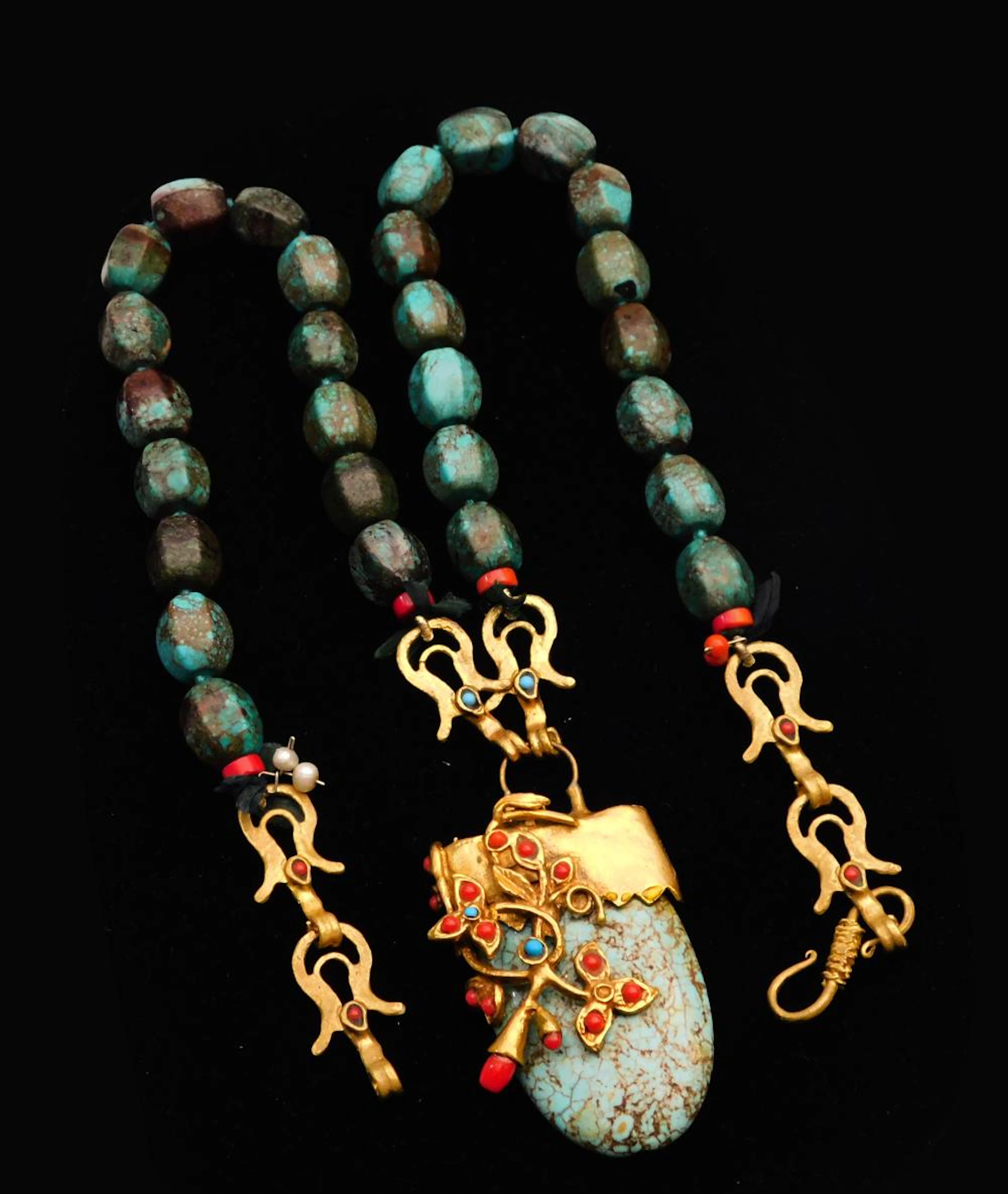 COLGANTE HINDÚ en metal dorado con turquesa y detalles de...
