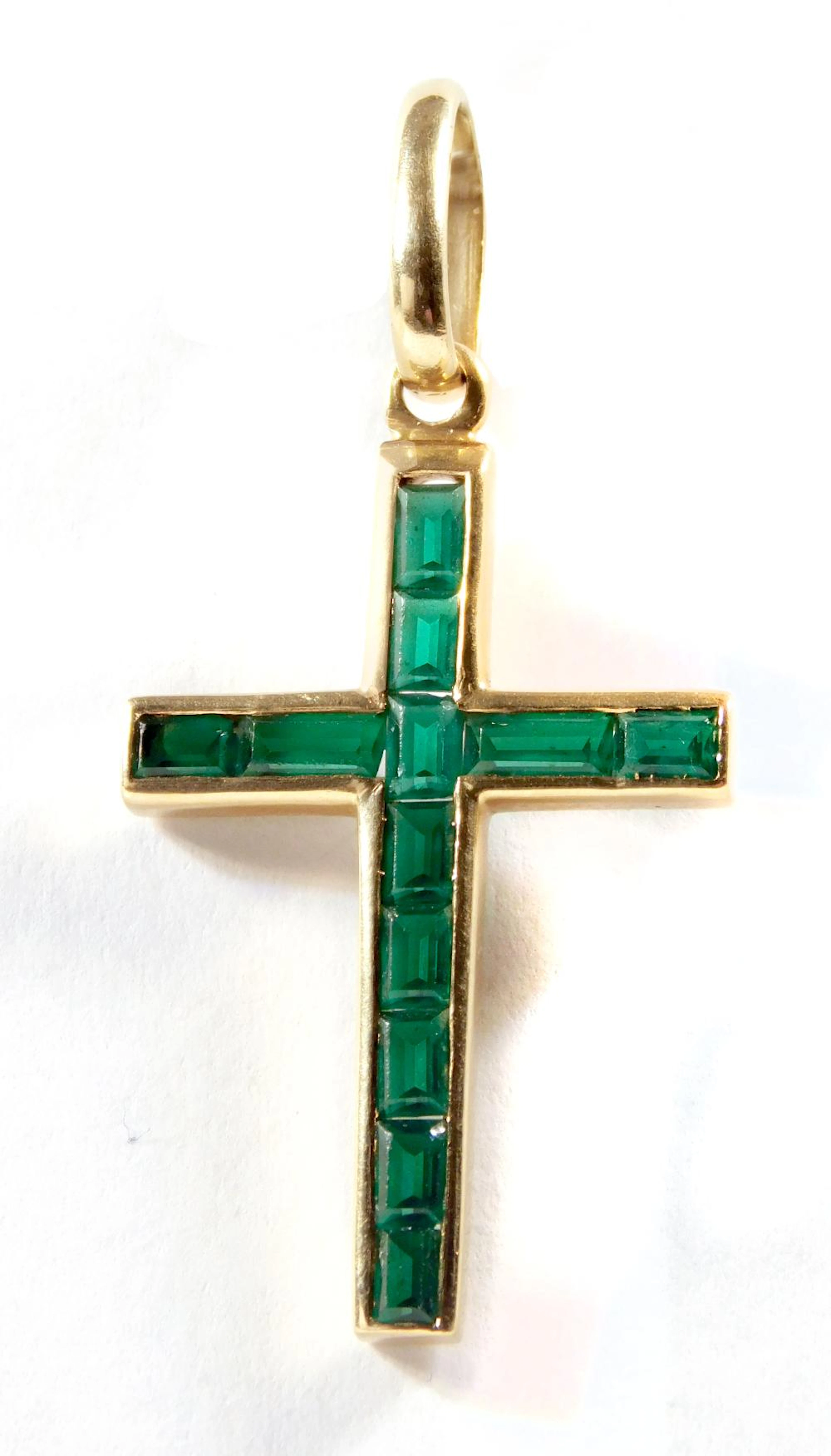 COLGANTE CRUZ DE ESMERALDAS con montura en oro amarillo...