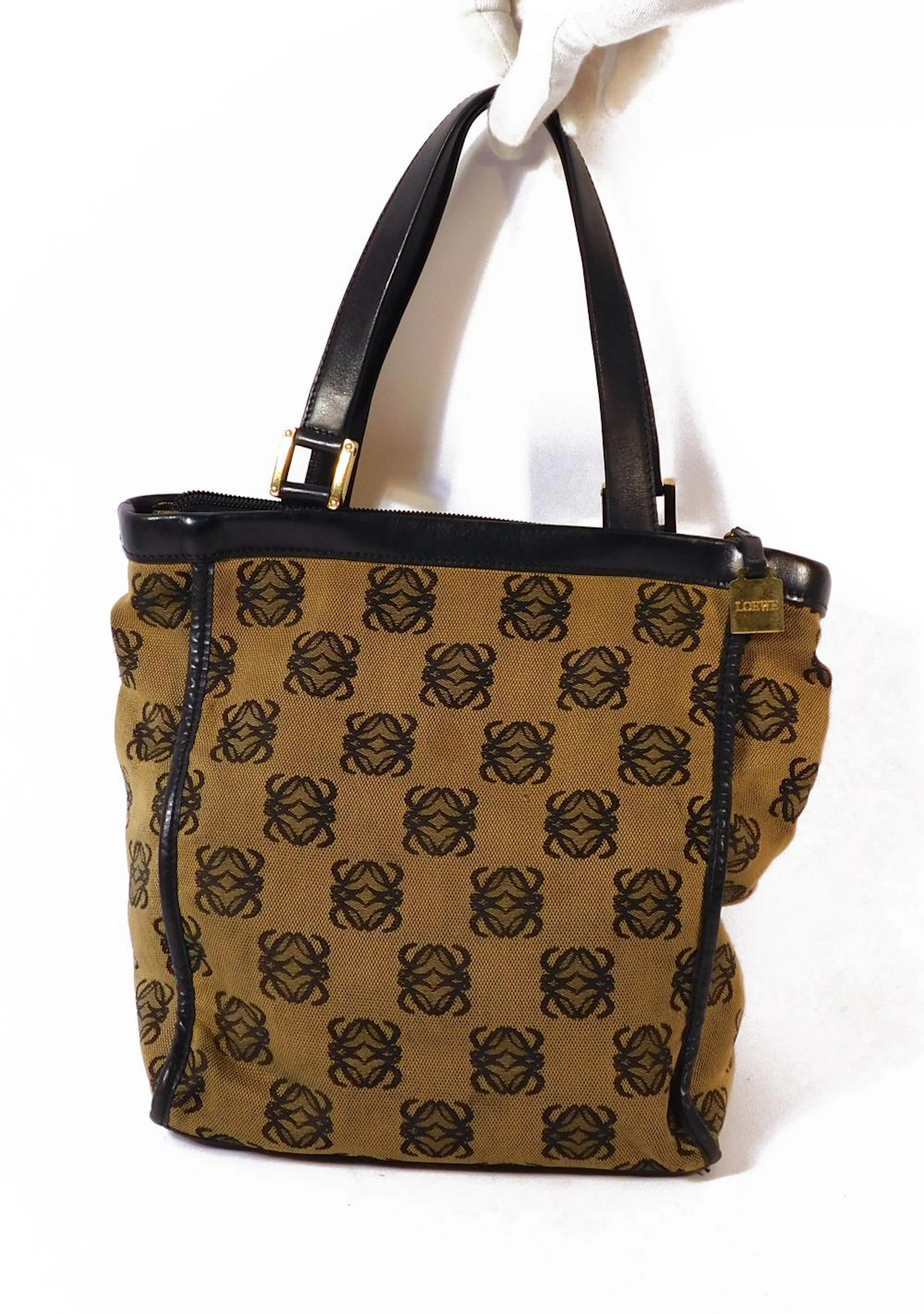 LOEWE. BOLSO DE MANO VINTAGE en tela monograma color...