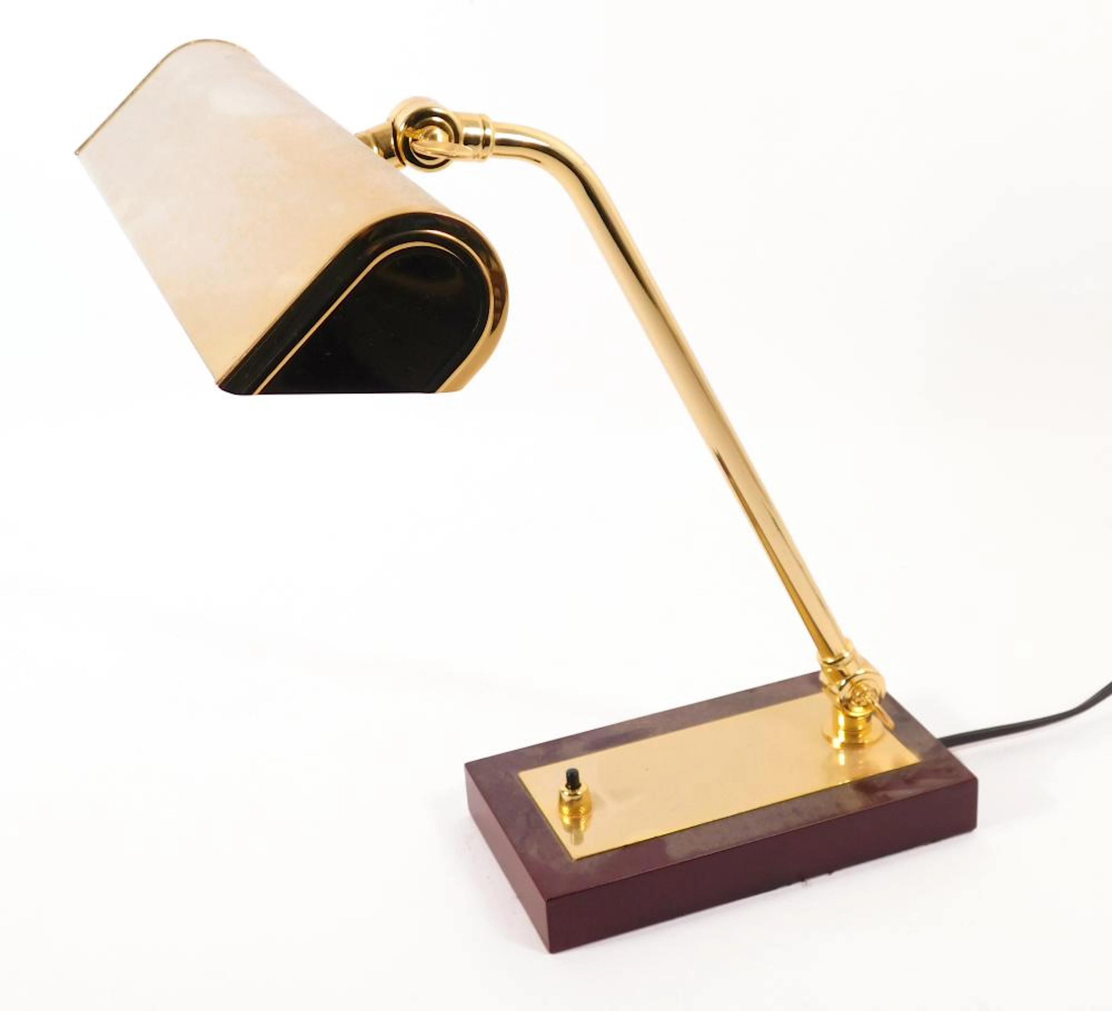 LÁMPARA DE DESPACHO en latón dorado Altura: 28 cm. aprox.