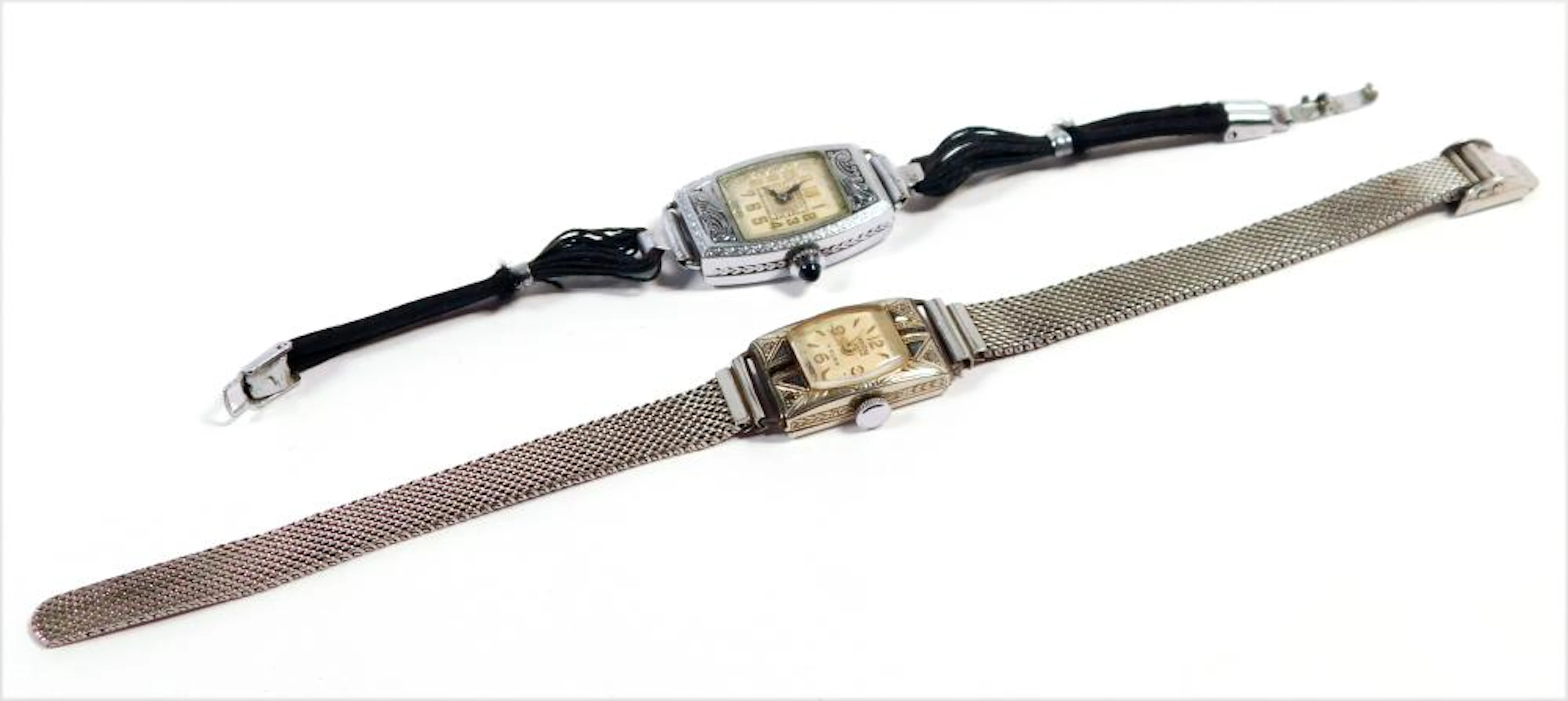 DOS RELOJES DE PULSERA ART DECÓ AÑOS 20  uno en plata. Precisan repaso.