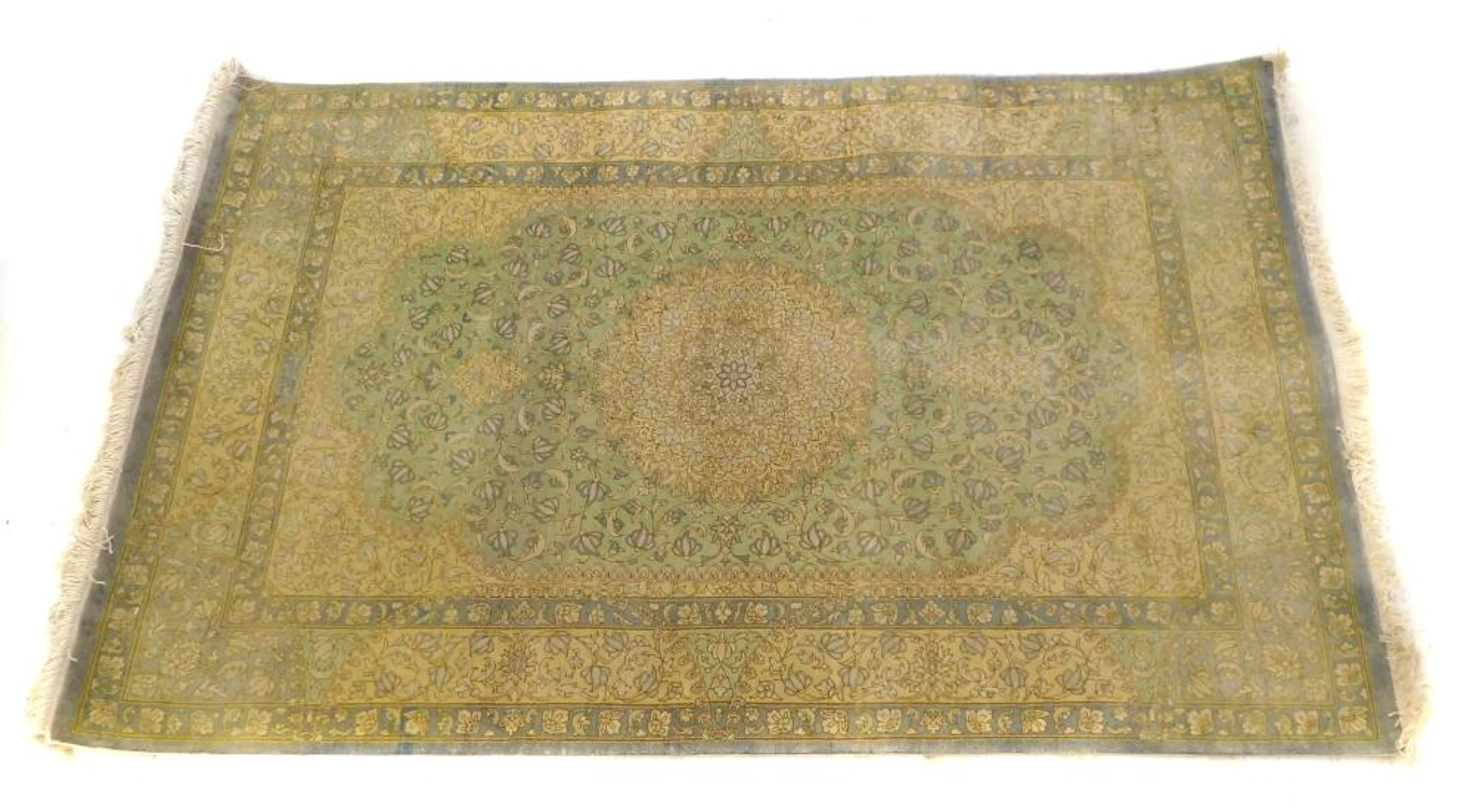 ALFOMBRA ORIENTAL EN SEDA seda tejida a mano en tonos suaves azul
