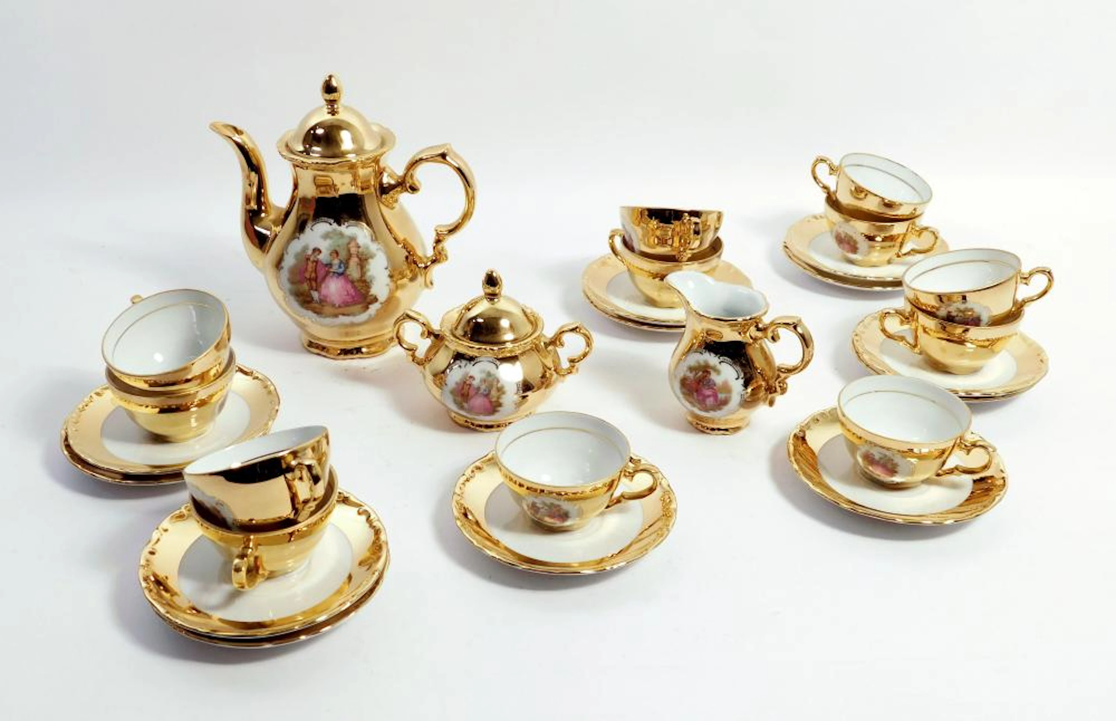 JUEGO DE CAFÉ en porcelana de Bavaria sobredorada con...