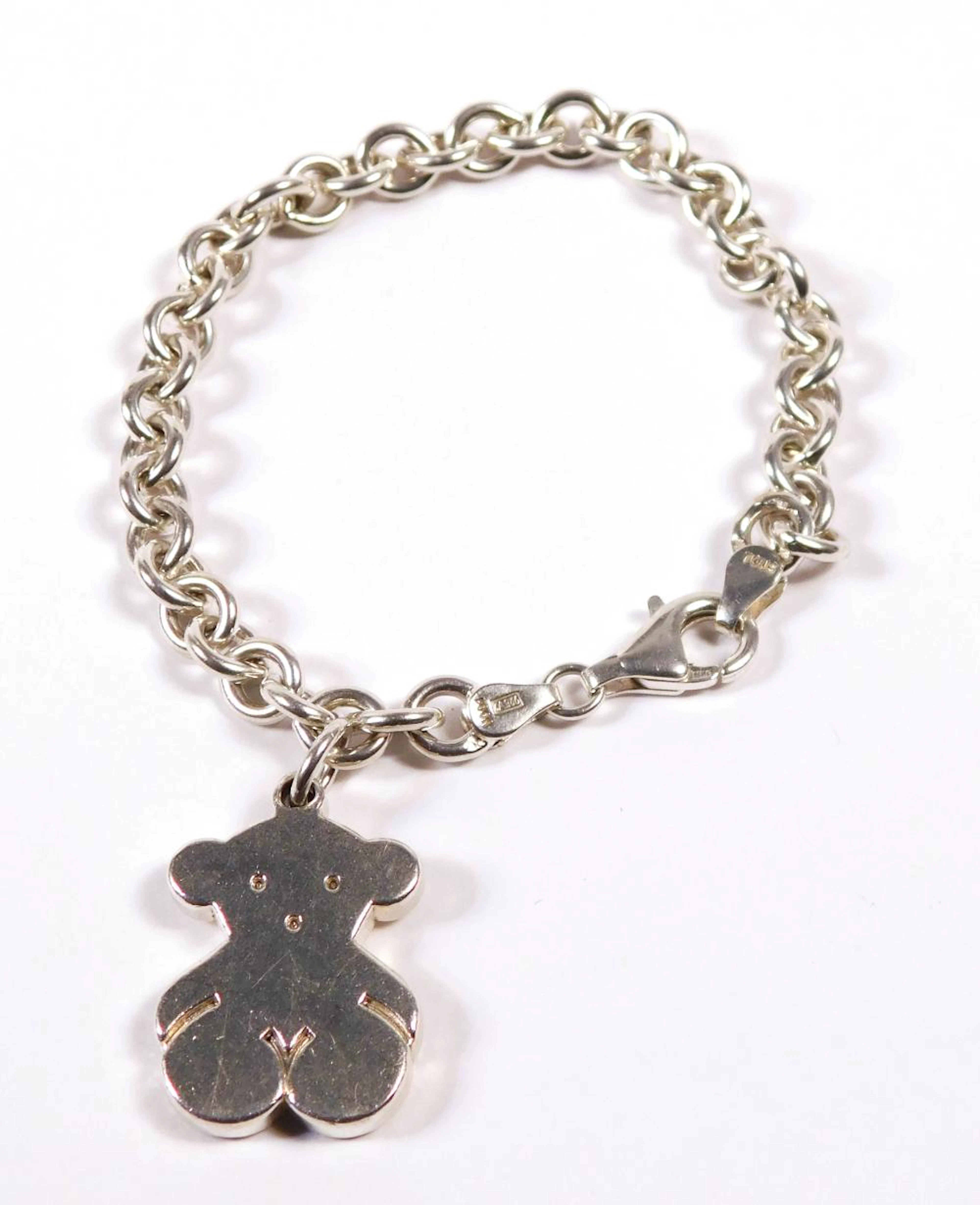TOUS. PULSERA CON COLGANTE  diámetro interior aprox.: 7.5 cm.