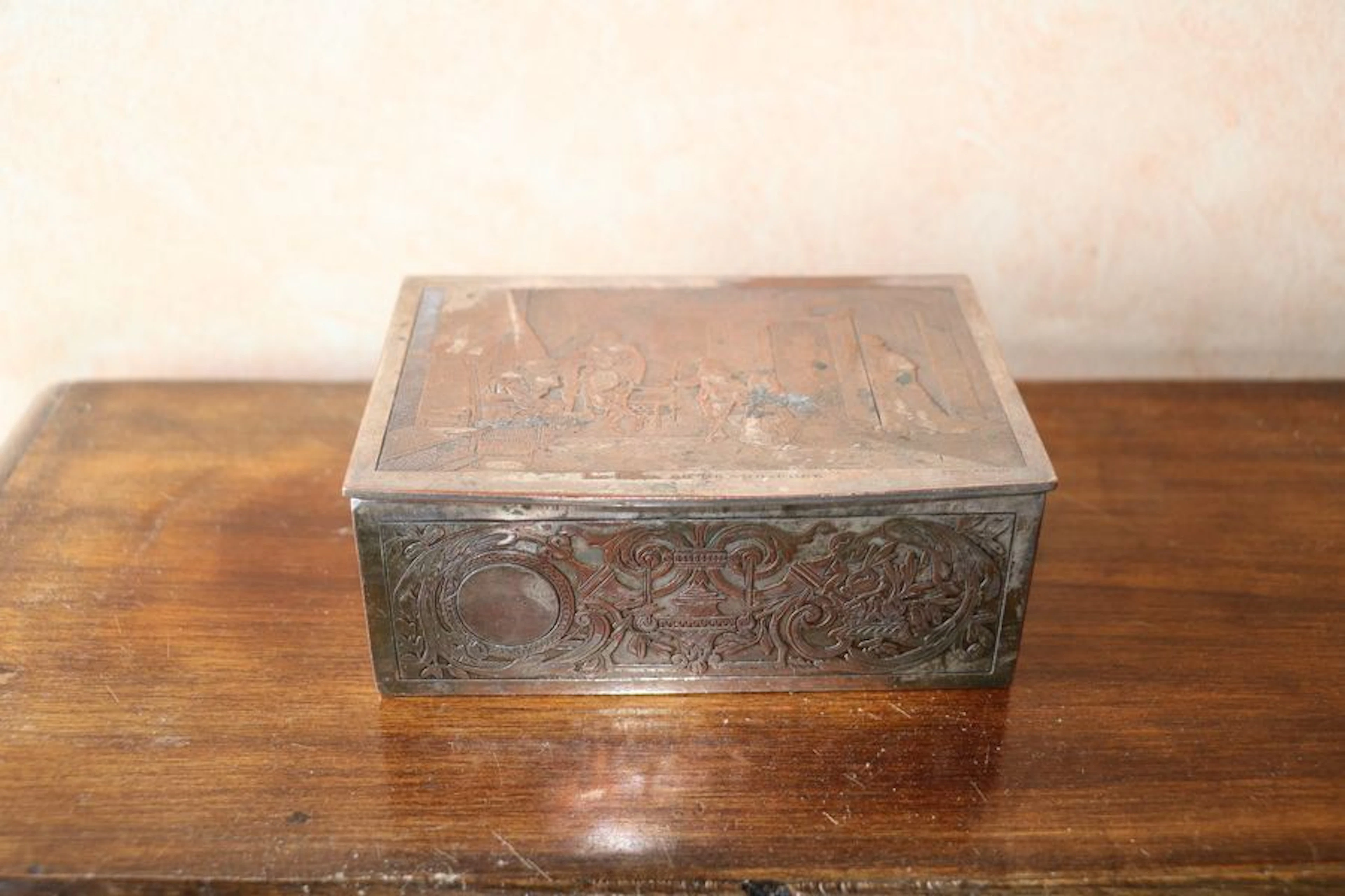 Lot de trois boites, comprenant: - Boite…