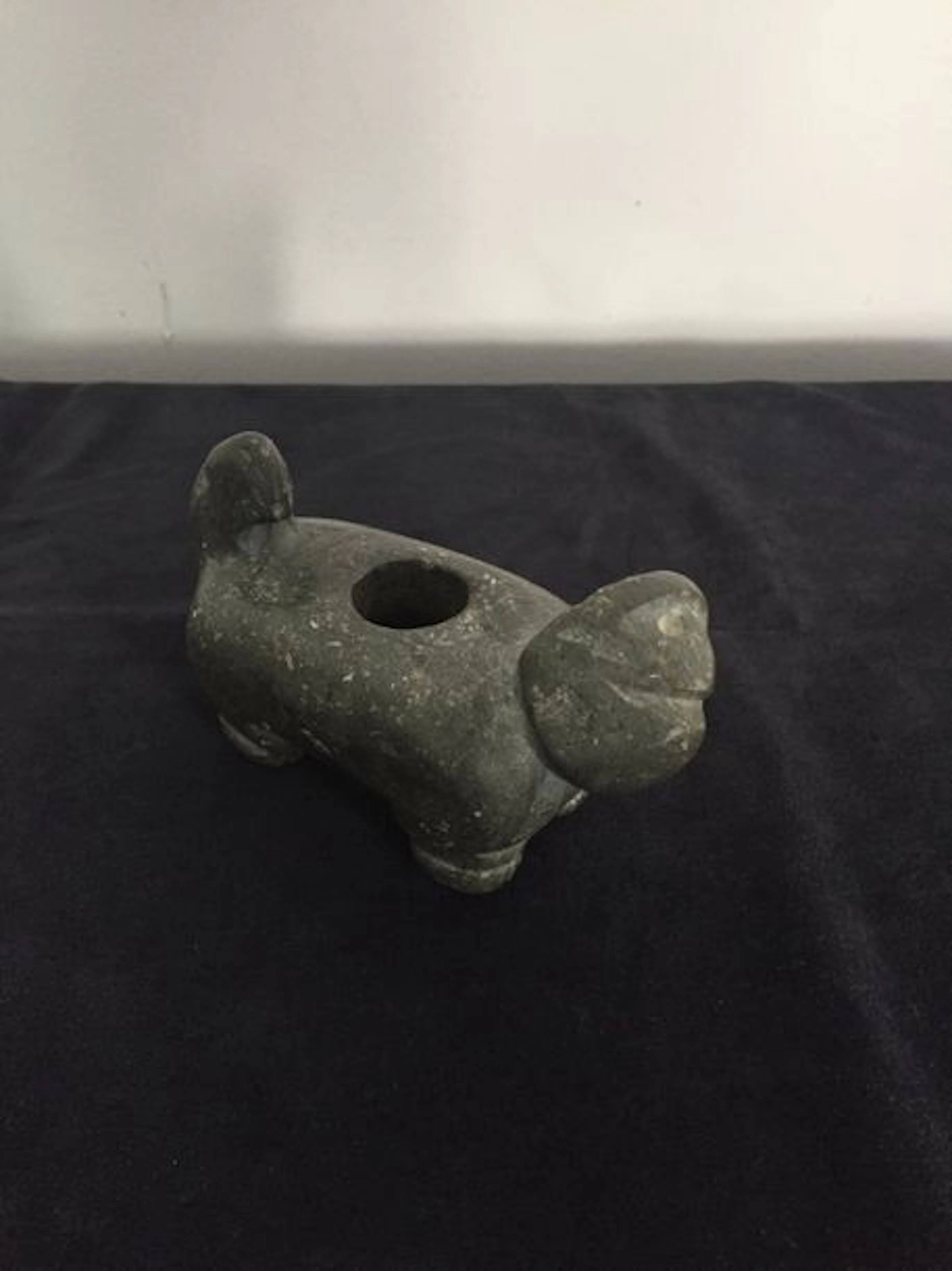 Recipient anthropo-zoomorphe, le visage tourné…