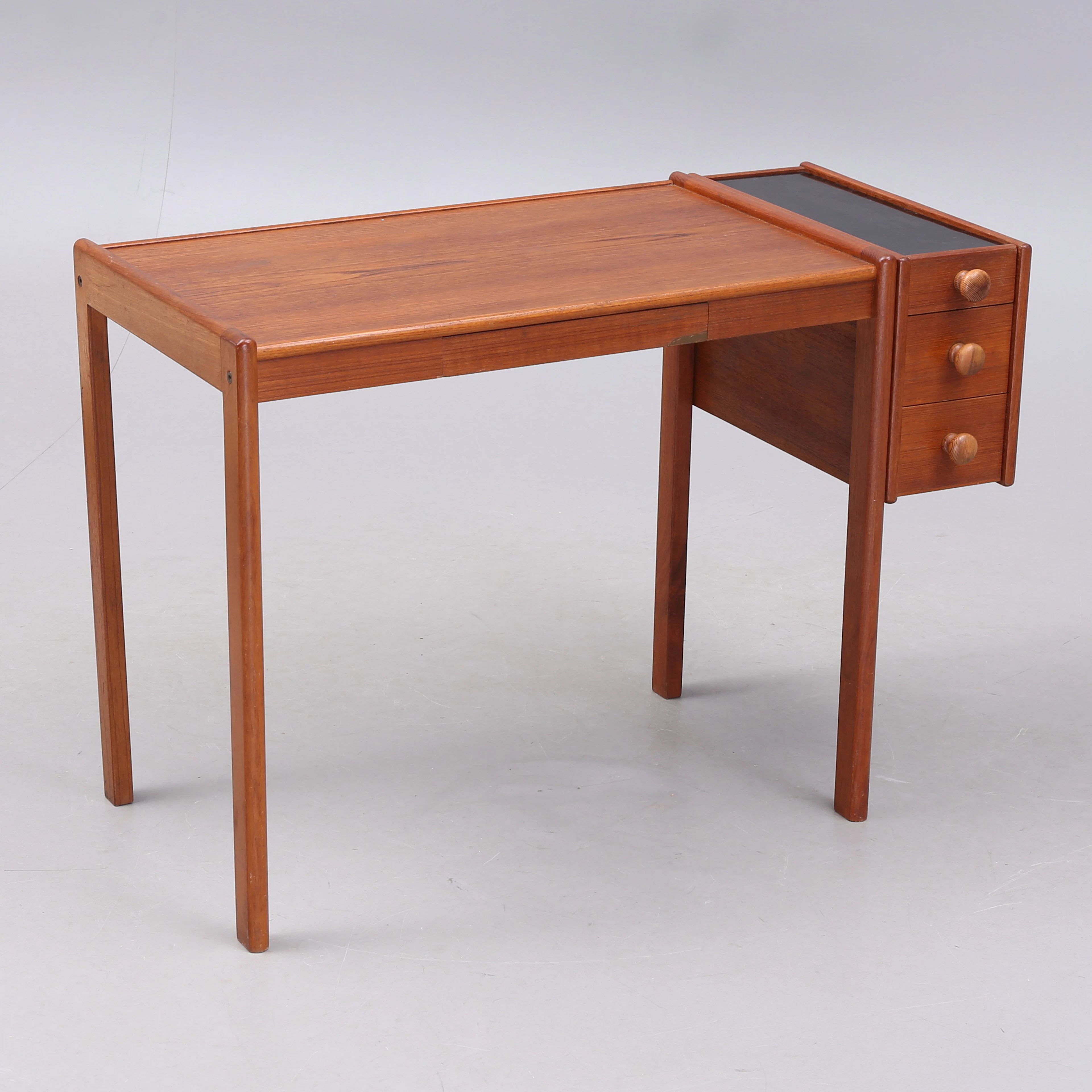 SKRIVBORD, teak, Svensk Möbel Industri, 1900-talets andra hälft.