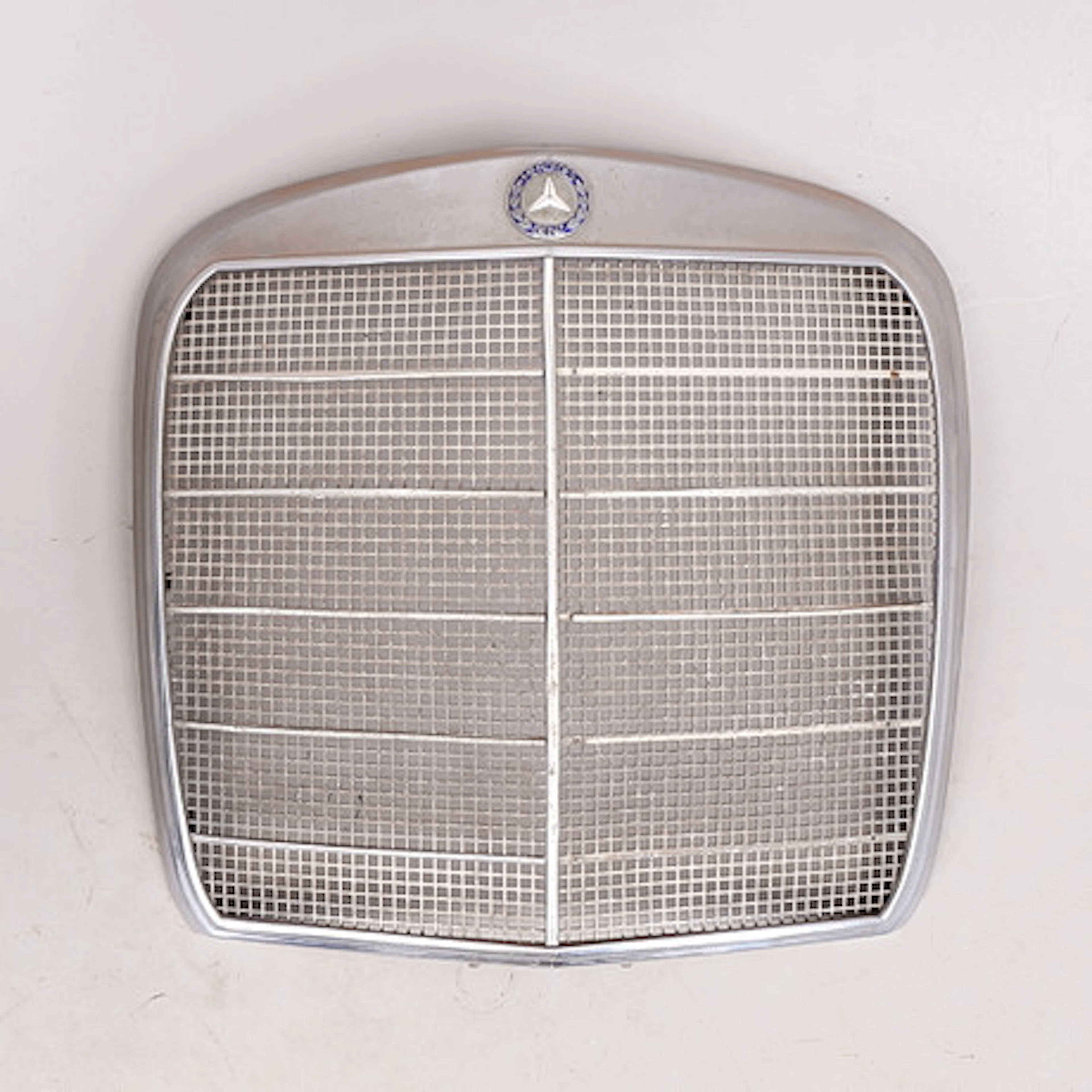 GRILL till MERCEDES-BENZ.