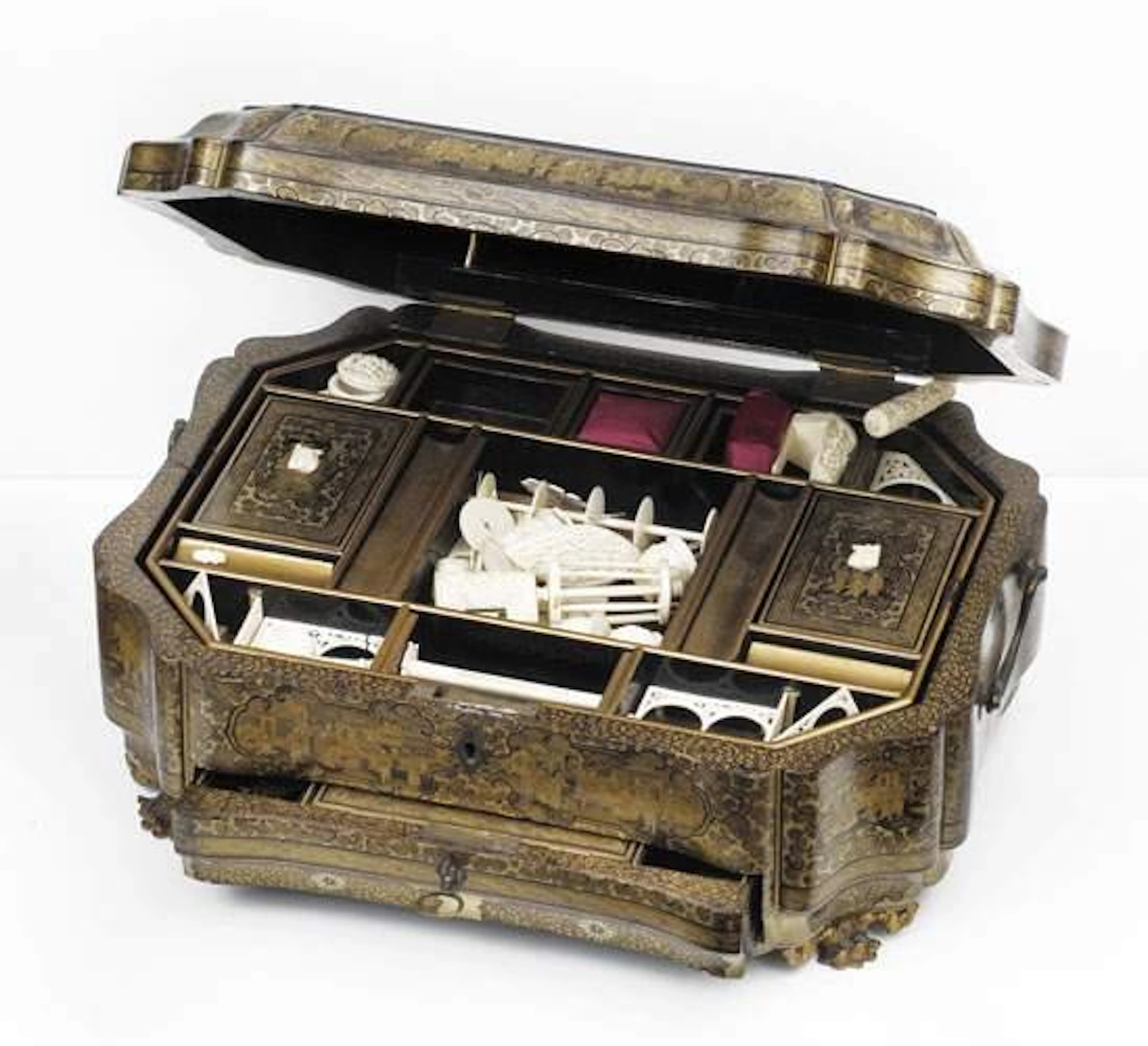 Coffret à couture de forme lobée en bois laqué noir