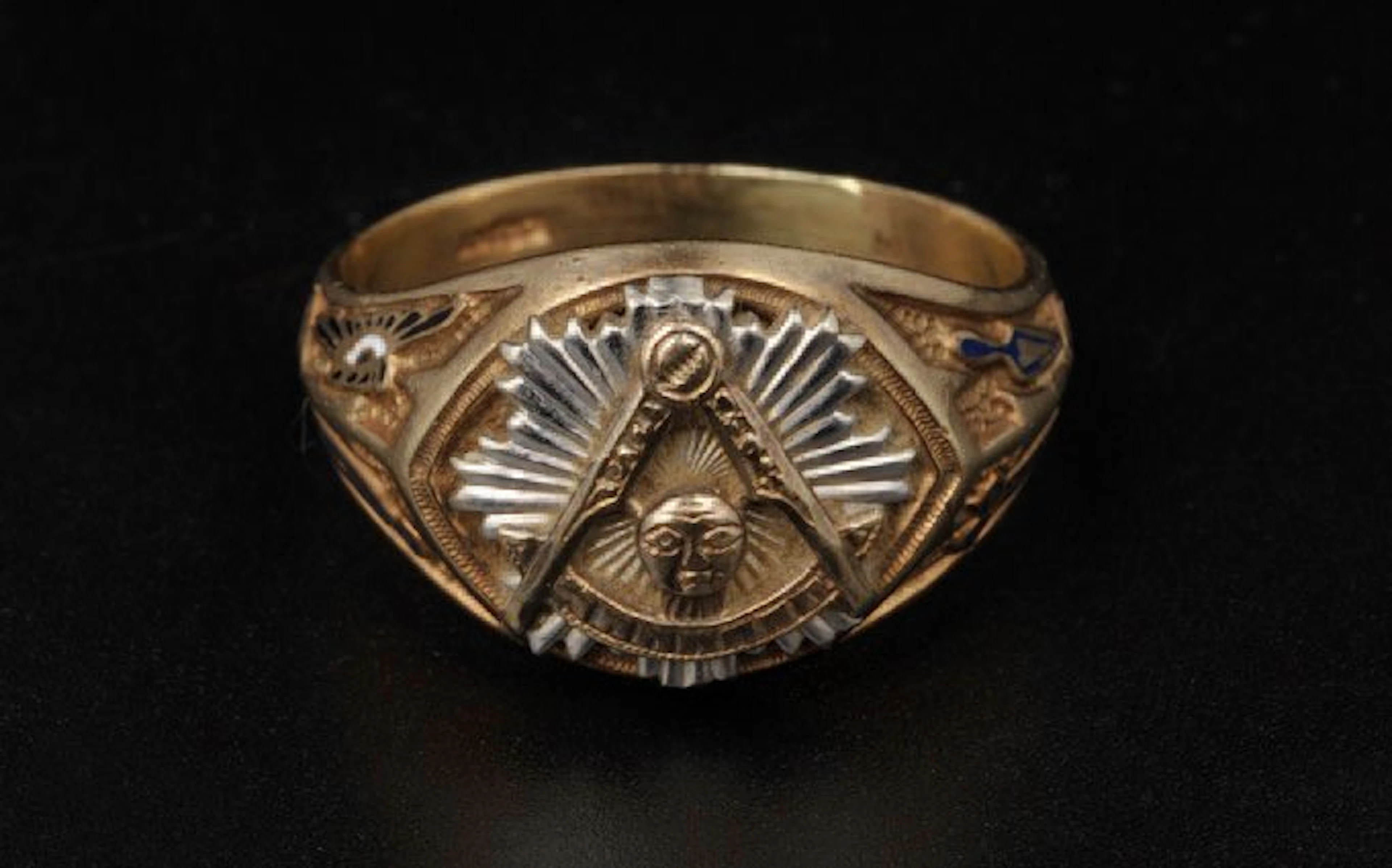 Bague chevalière deux tons d'or 14K à décor maçonnique