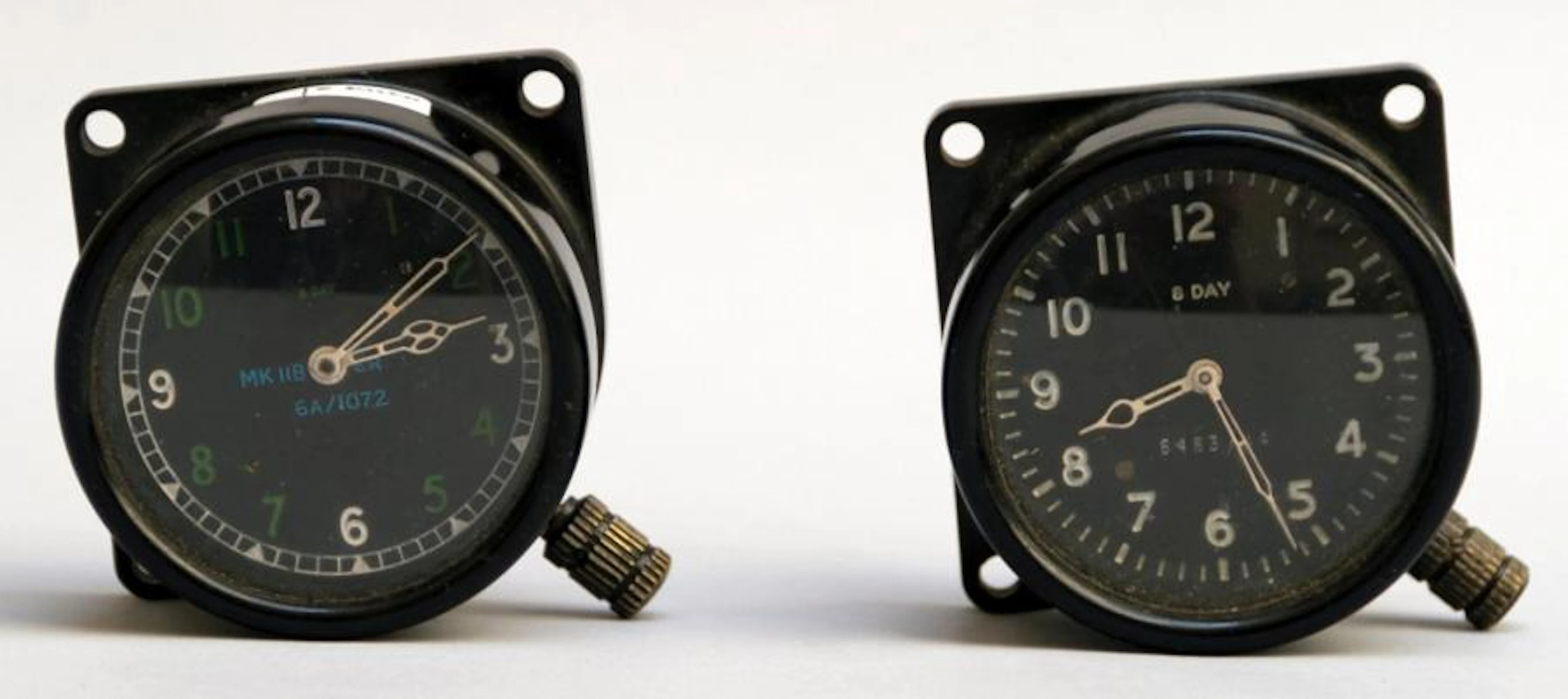 DEUX MONTRES AÉRONAUTIQUES