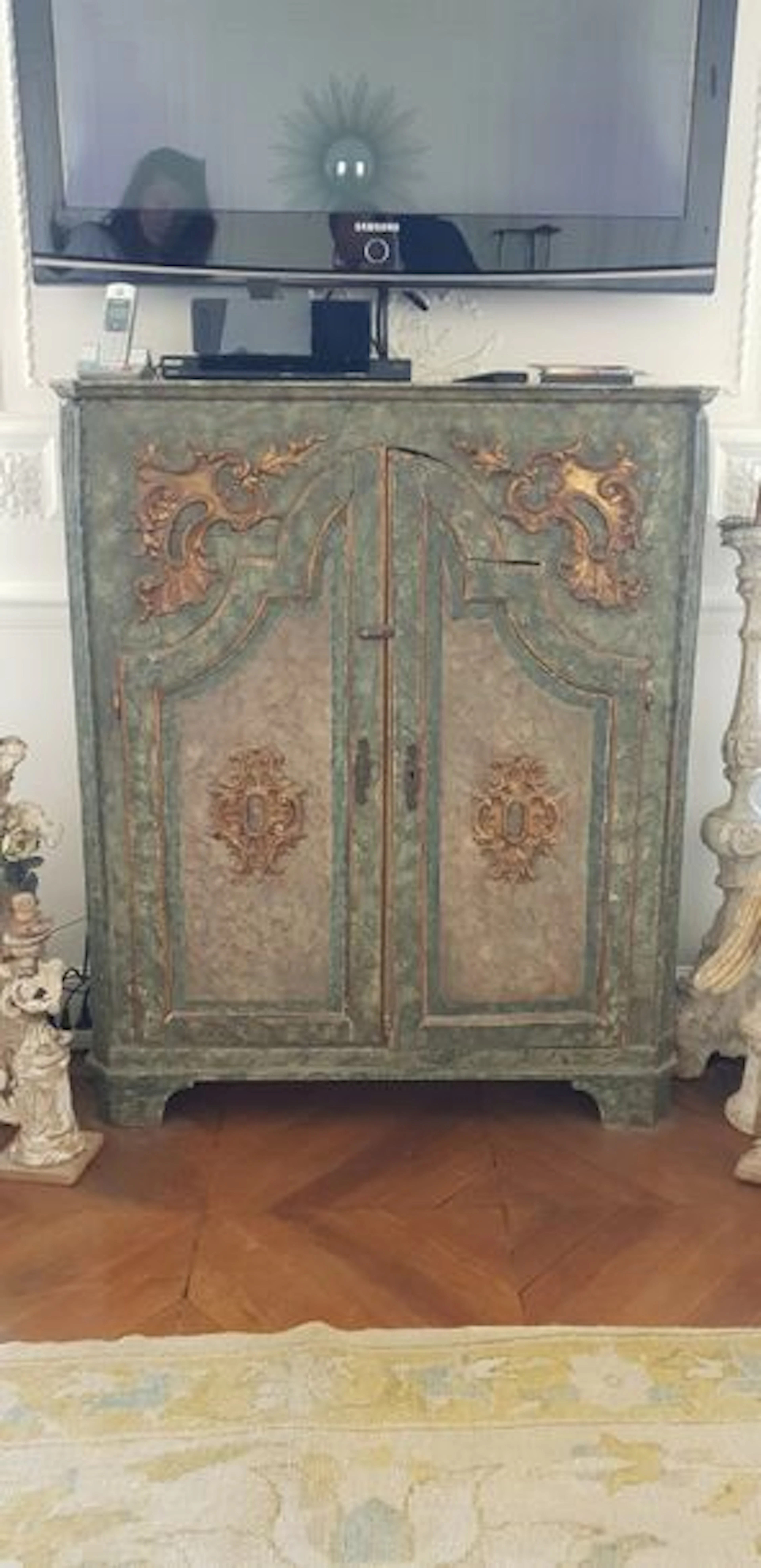 Meuble d'entre-deux en bois peint. Italie,…