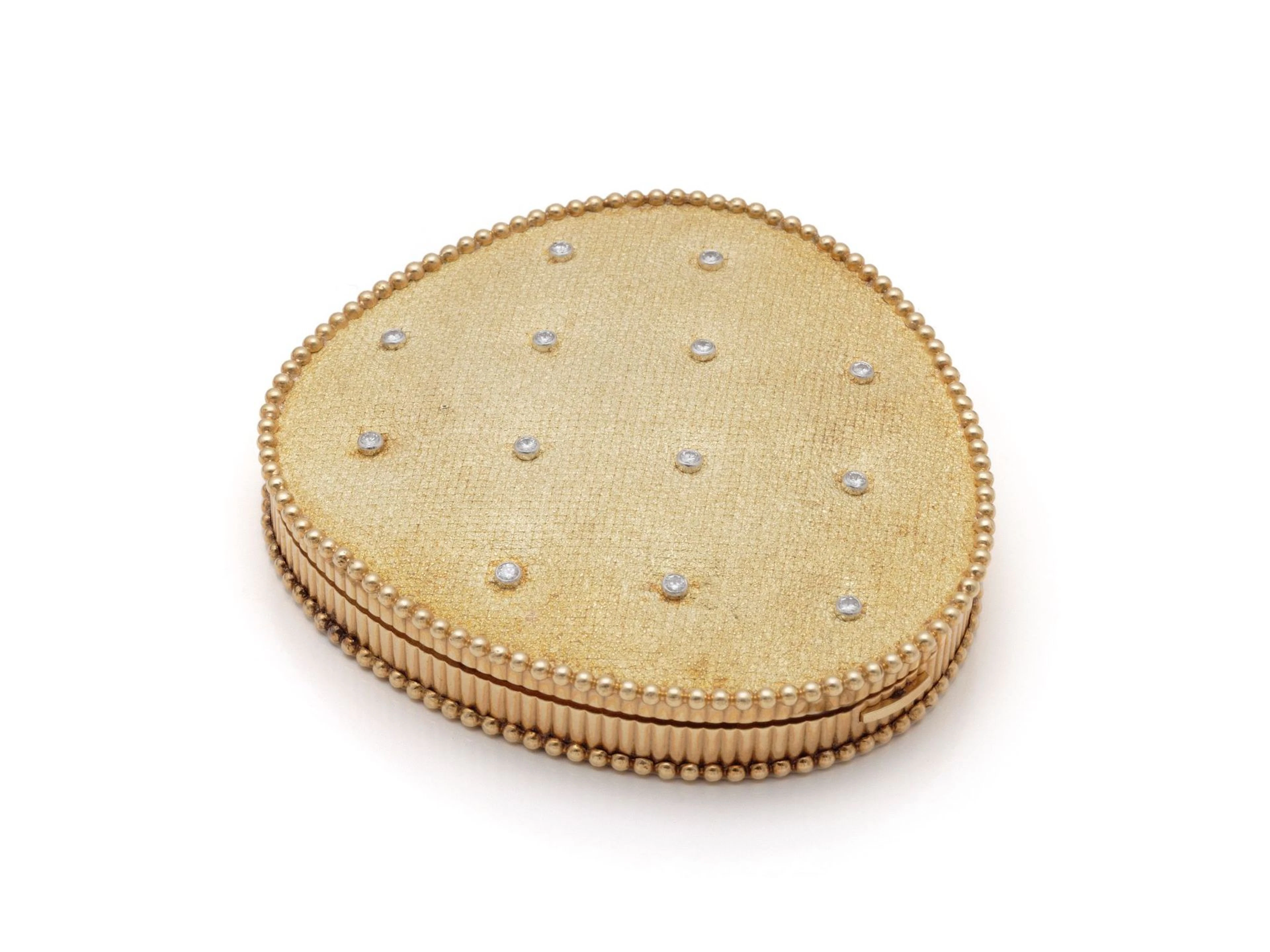 Poudrier en or 750 millièmes de forme coussin..