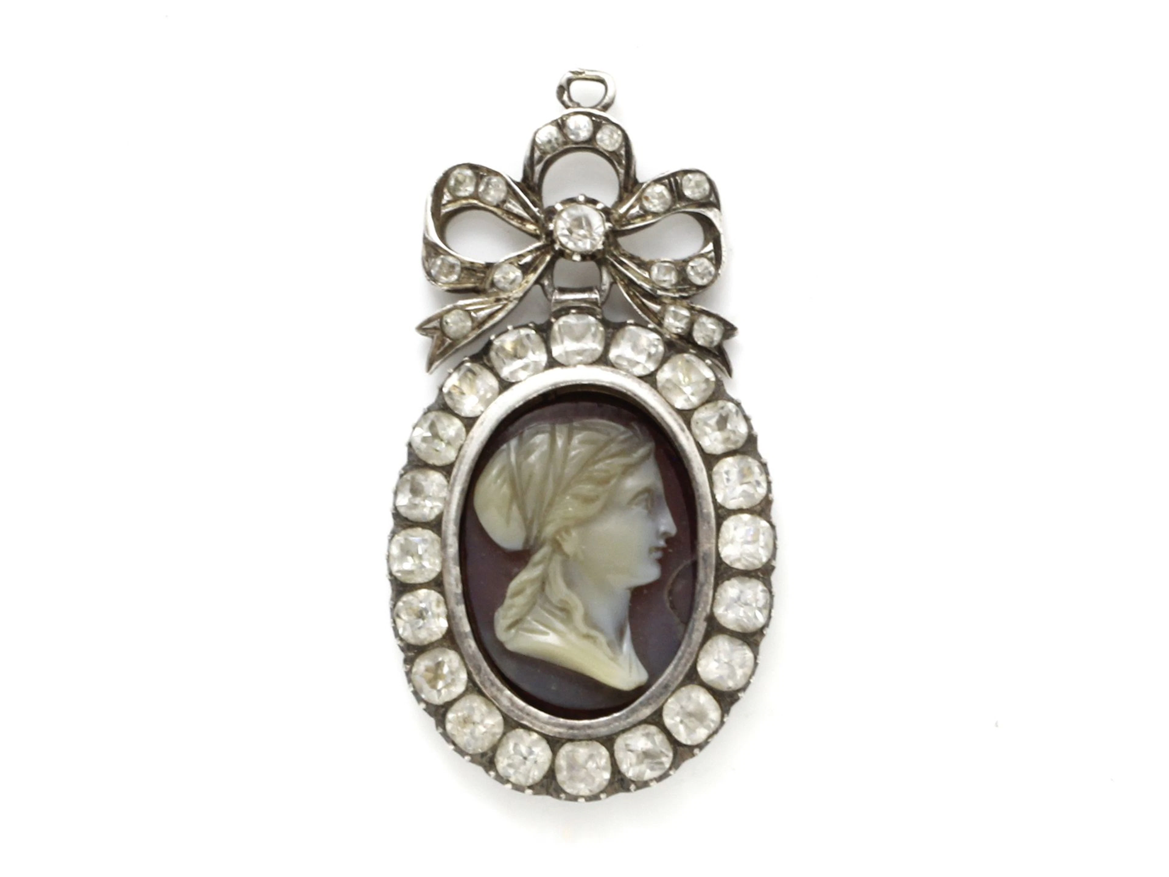 Pendentif en argent 800 millièmes de forme..