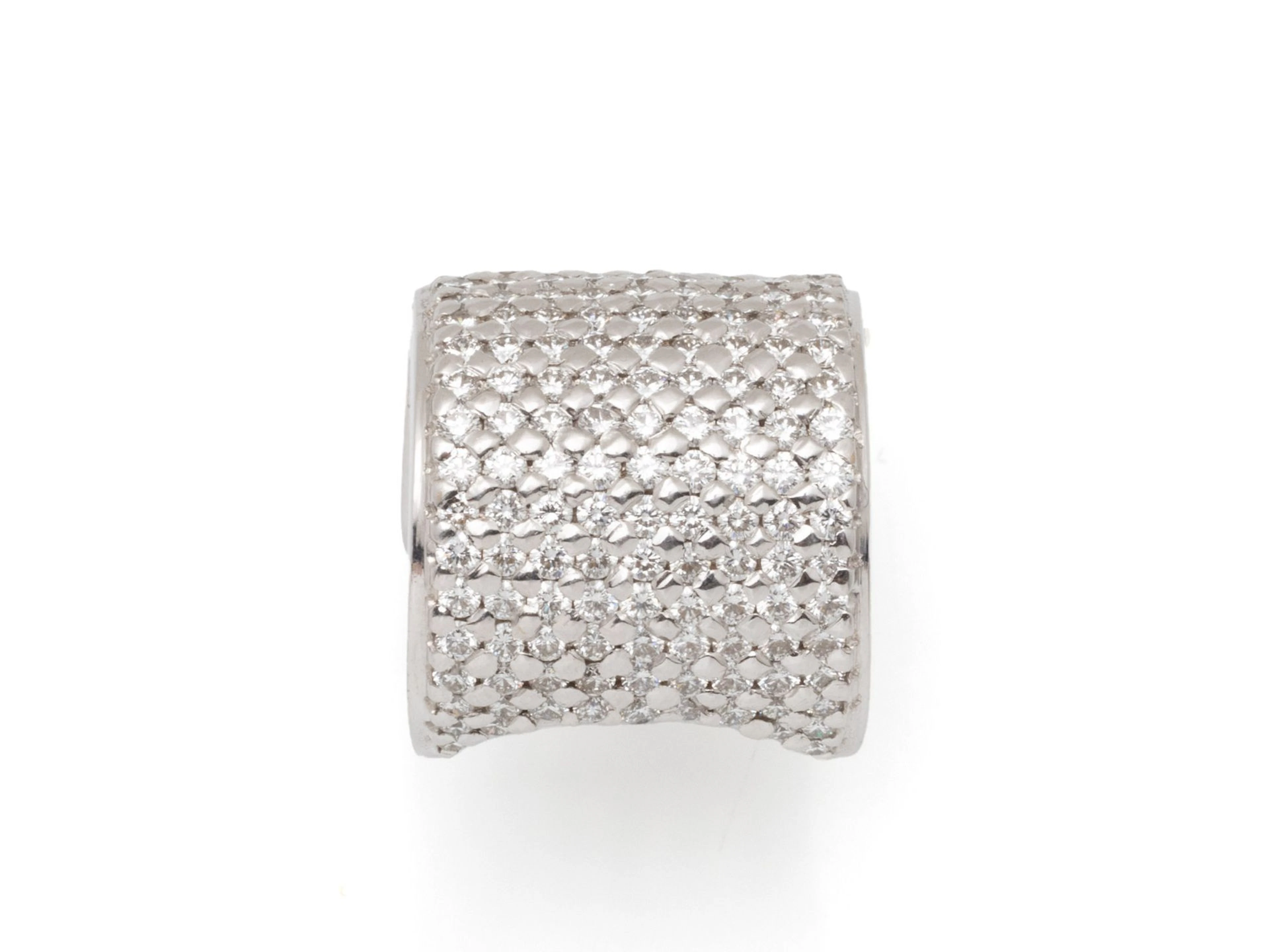 Bague stylisée en or gris 750 millièmes composée..