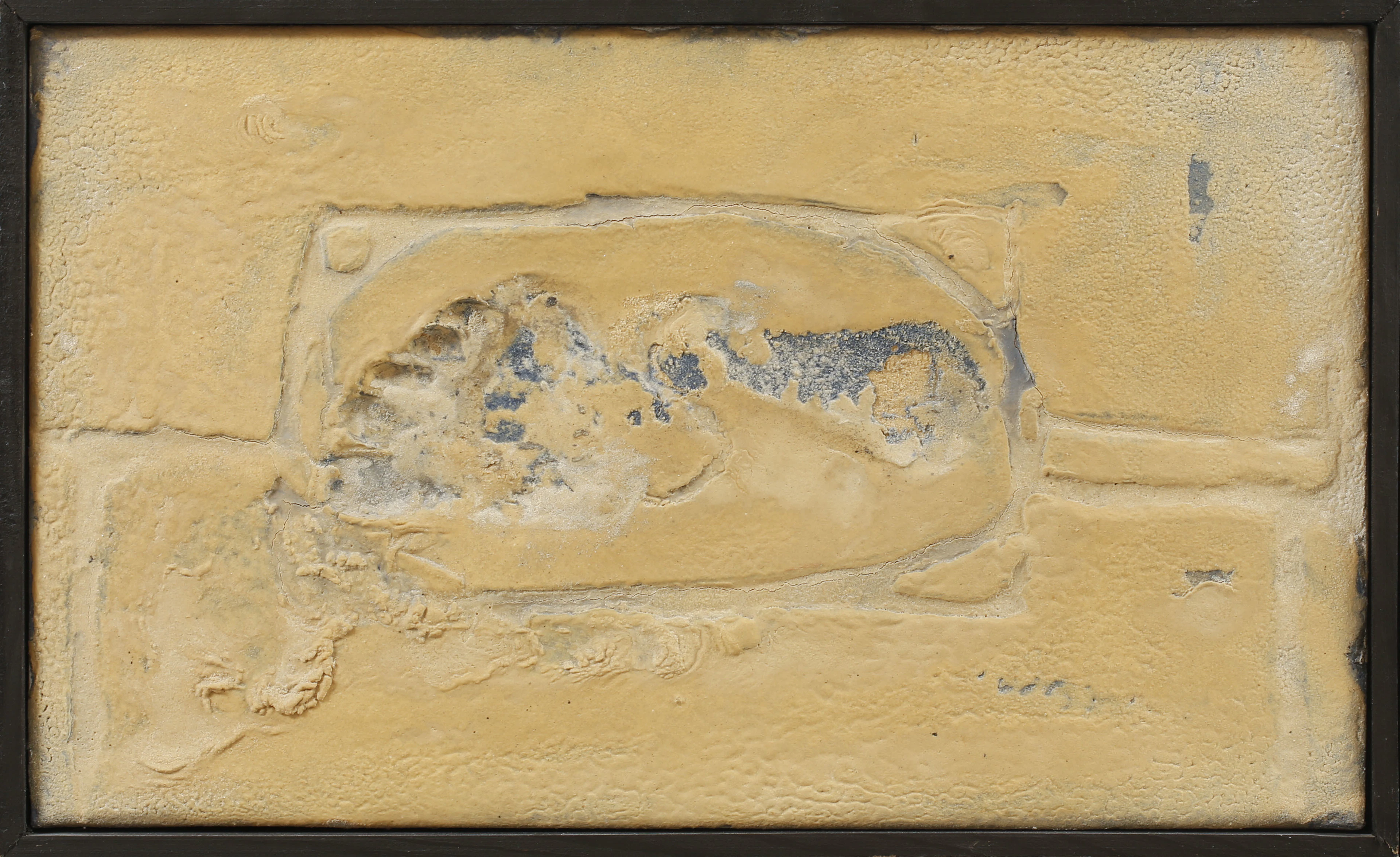 ANTONI TÀPIES (1923-2012). "Relief beige avec empreinte bleue". Mixed media and sand on canvas. Done in 1965.