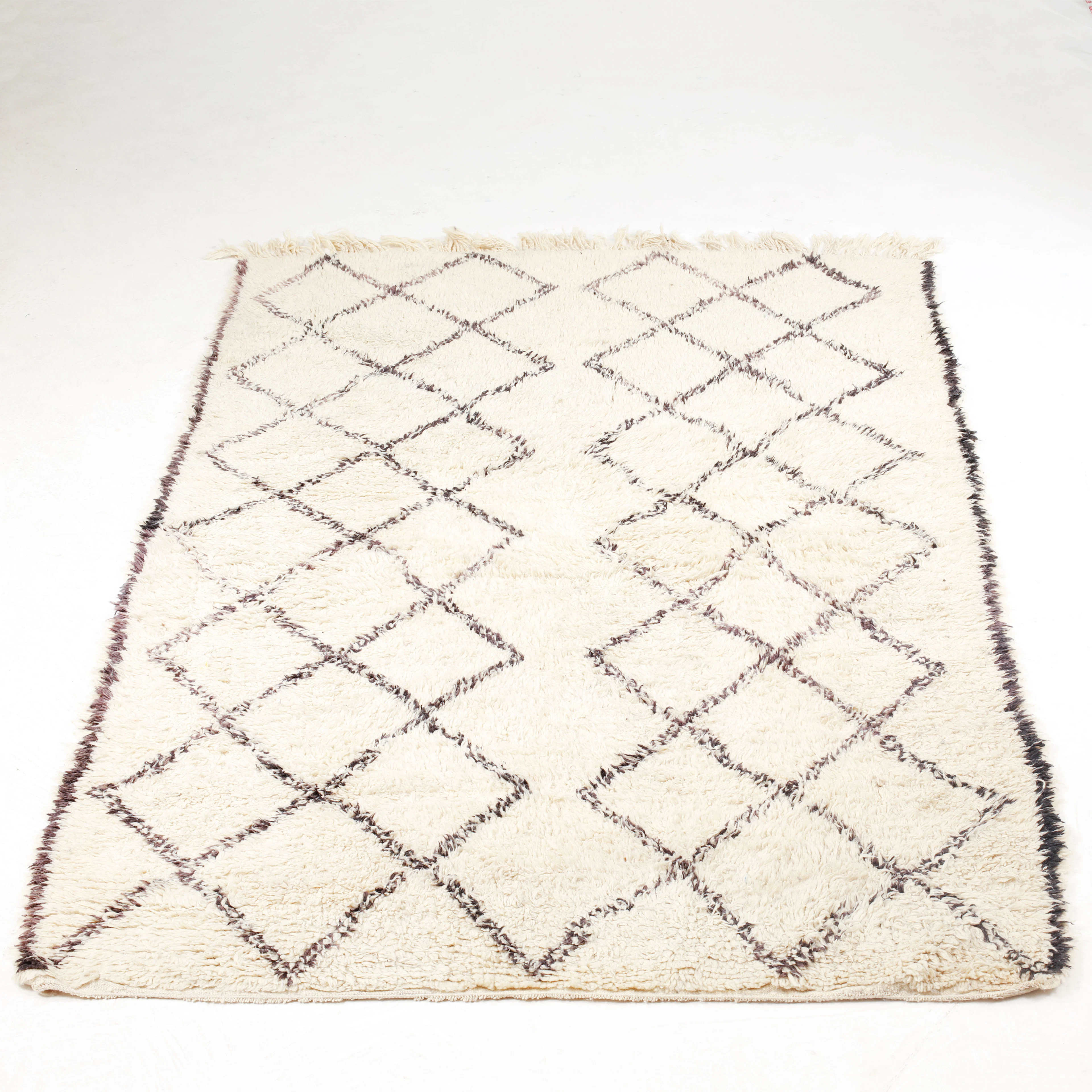 MATTA, Berber, 269 x 172 cm.
