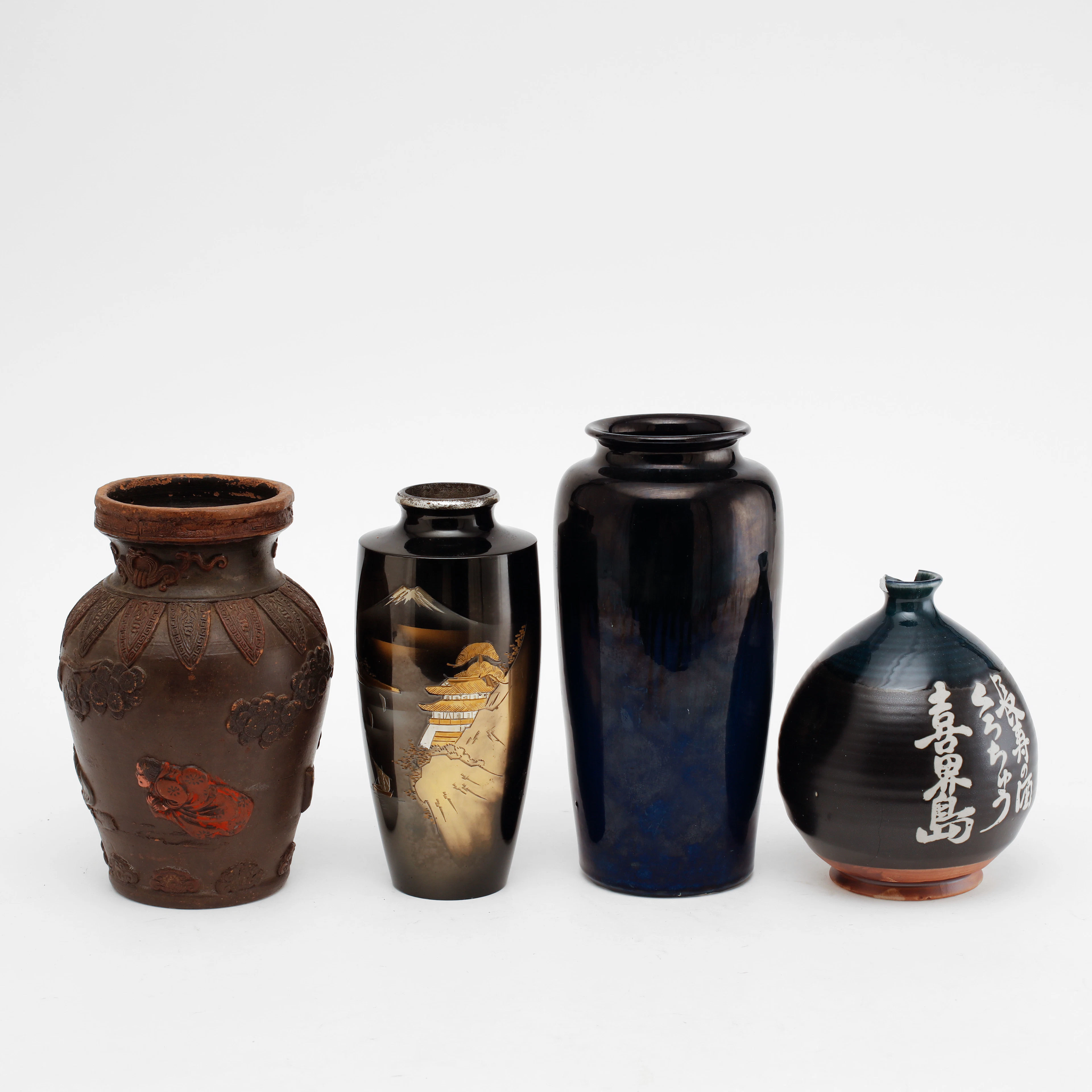 URNOR, 4 st, keramik samt metall, orientaliska, 1900-tal.