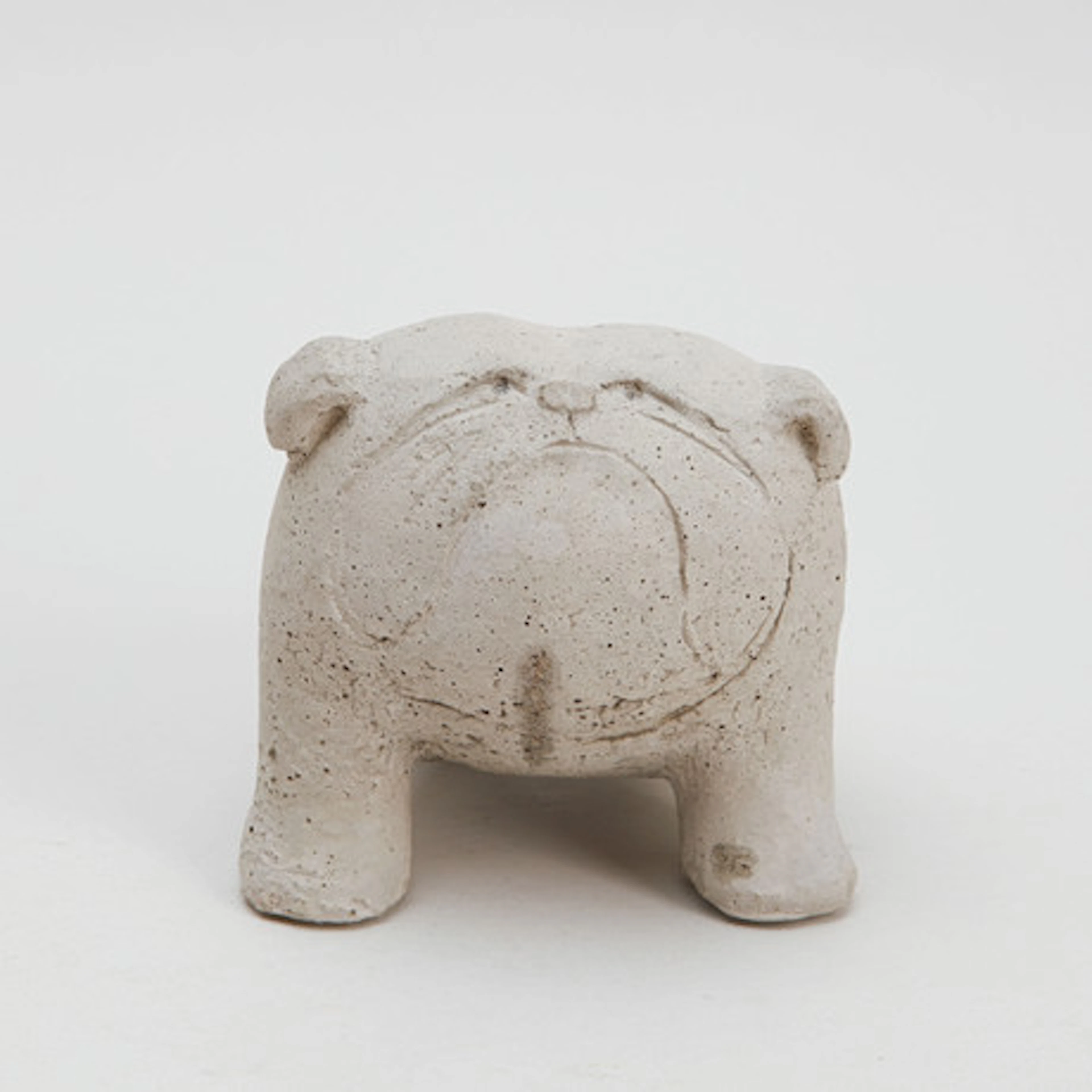 LISA LARSON. Skulptur, betong, bulldog, si…