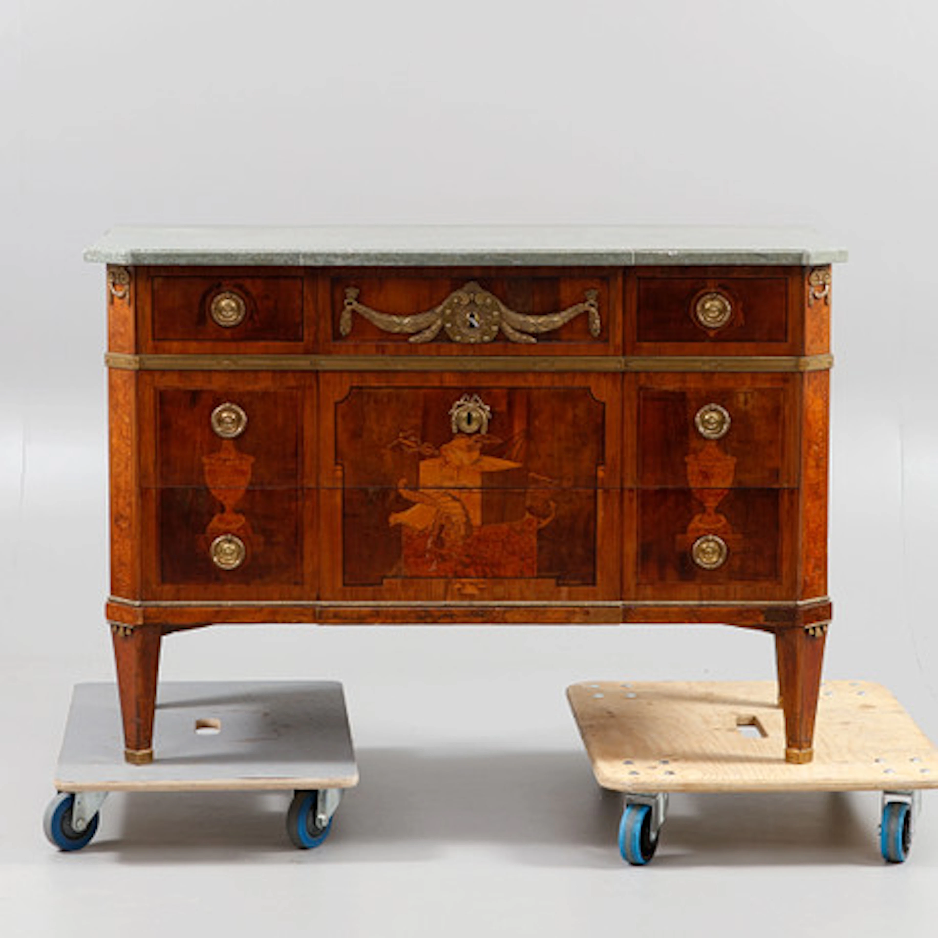 BYRÅ, gustaviansk stil, 1800/1900-tal.