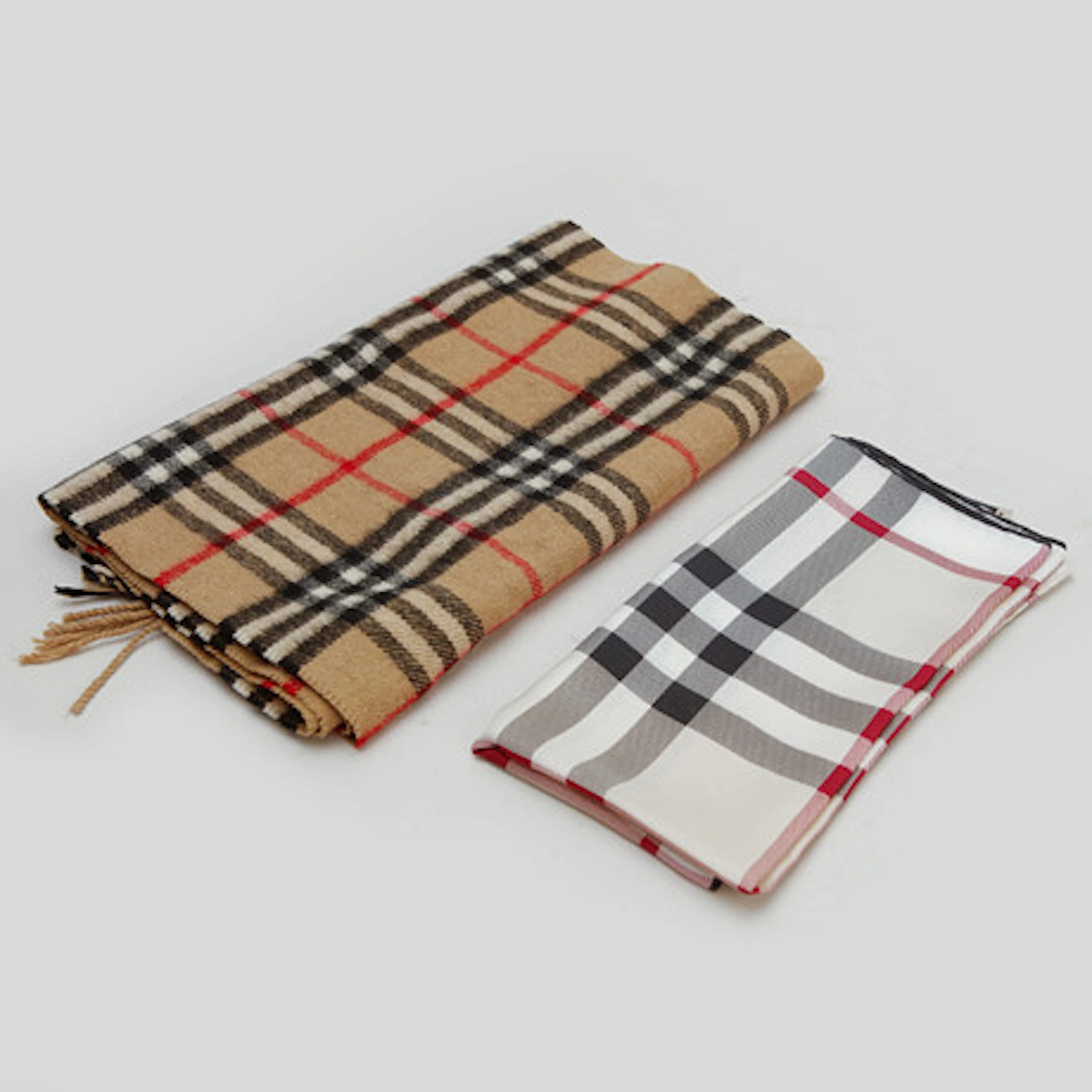 HALSDUK och SCARF, Burberry.