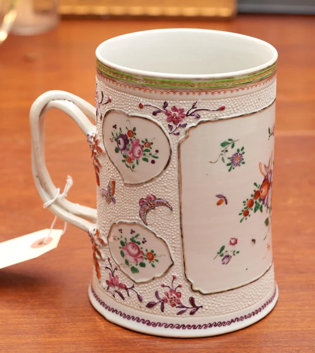 Chinese Export hand-painted porcelain mug