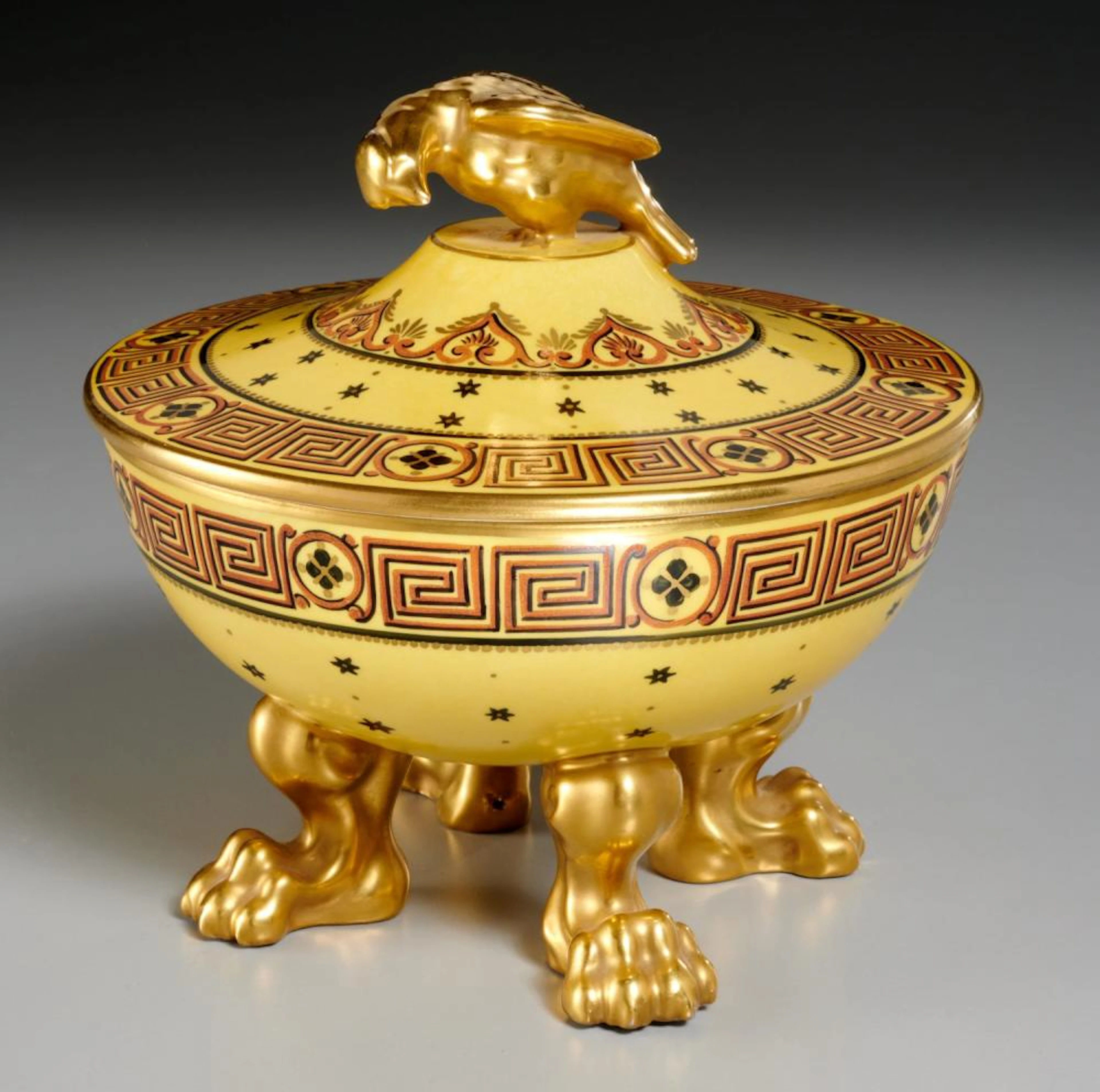Porcelaine de Paris, footed bowl and cover