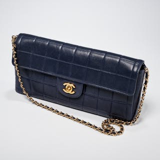 Chanel navy "Chocolate Bar" quilted handbag
