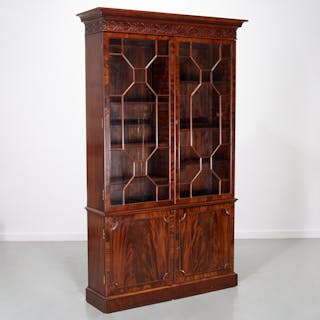 Nice Chippendale style mahogany bookcase cabinet