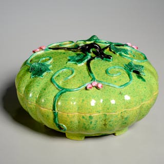 Chinese porcelain gourd form sweetmeat dish
