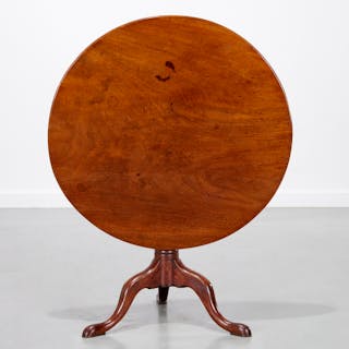 Large Queen Anne mahogany tilt top table