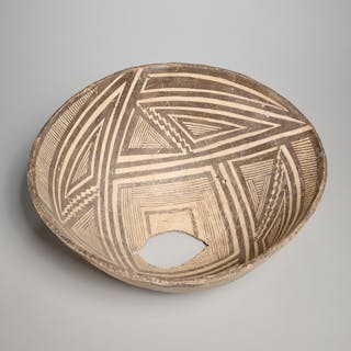 Mimbres geometric earthenware bowl